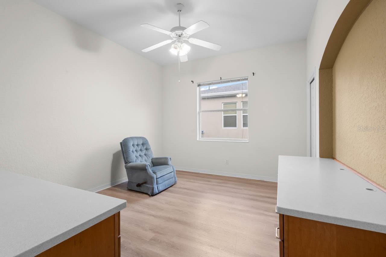 Transitional office space with removable desks. - 1009 CHELSEA GREENS CT #37, SUN CITY CENTER