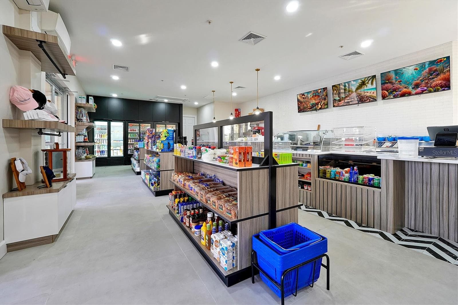 Enjoy the nearby convenience of the Windsor Hills market, for all your needs and quick service hot prepared food! - 2778 ALMATON LOOP #204, KISSIMMEE