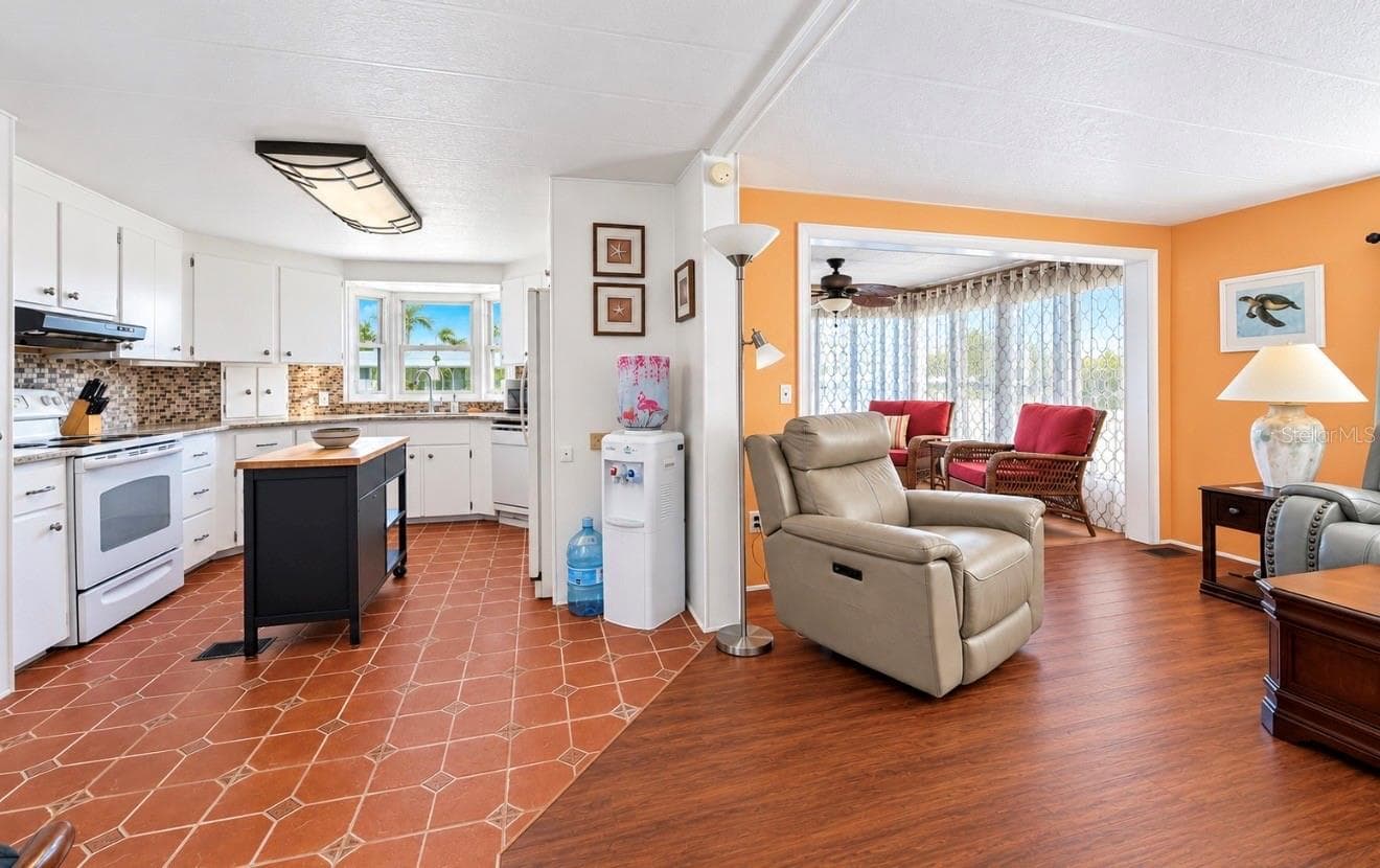 Kitchen and Florida room - 1100 BELCHER RD S #350, LARGO