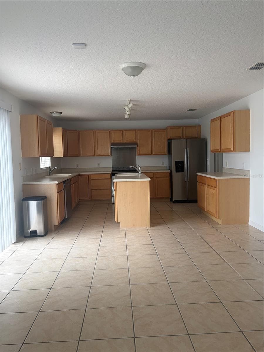 Kitchen - 247 BLAKE AVE, DAVENPORT