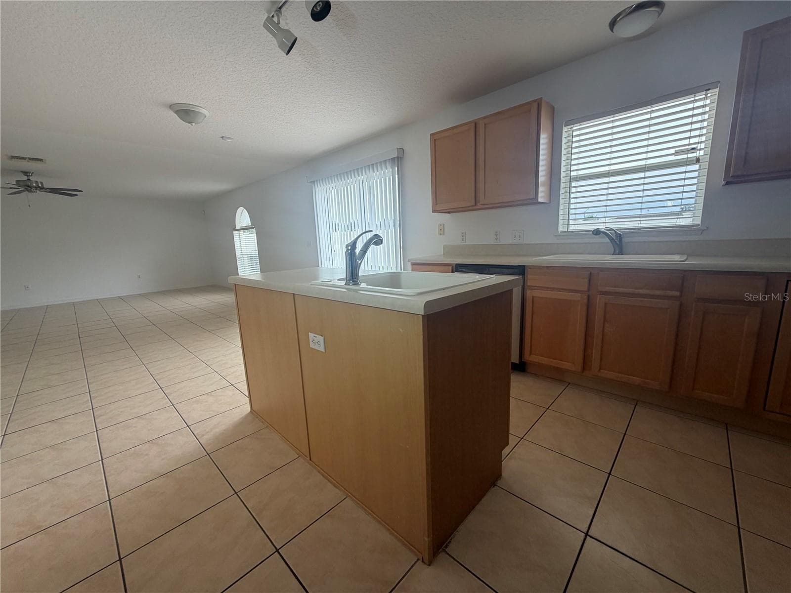 Kitchen - 247 BLAKE AVE, DAVENPORT