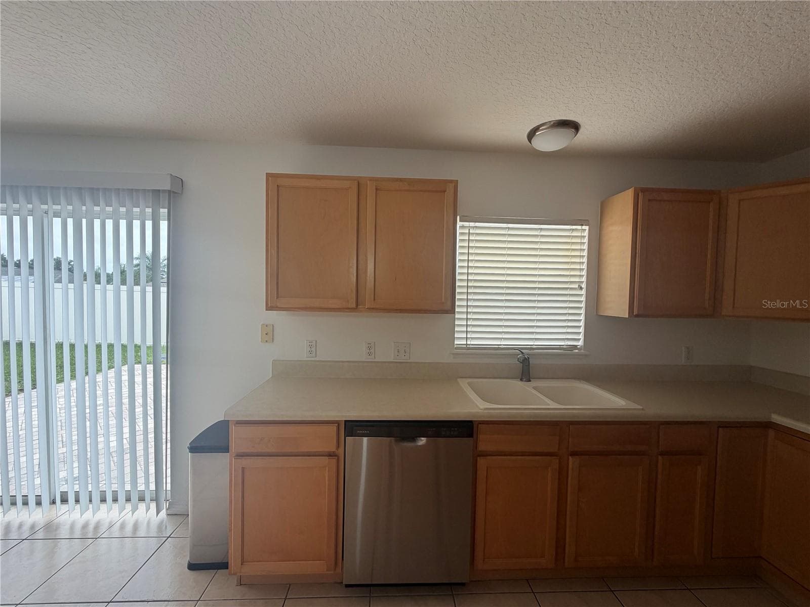 Kitchen - 247 BLAKE AVE, DAVENPORT