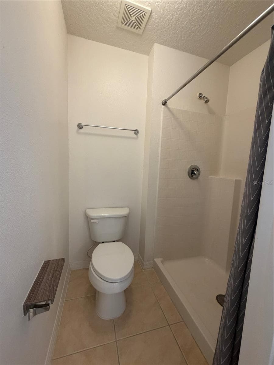 Master Bathroom Shower - 247 BLAKE AVE, DAVENPORT