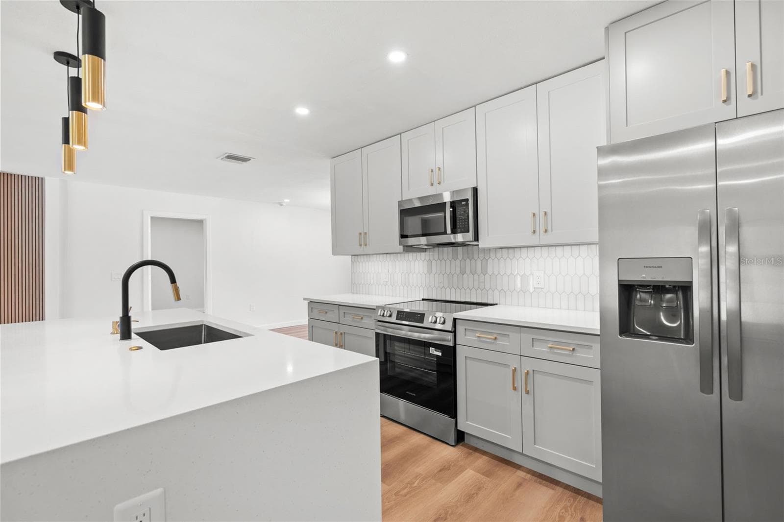 Single Family Residence at 616 BROWN RD, VENICE, photo 15 of 42