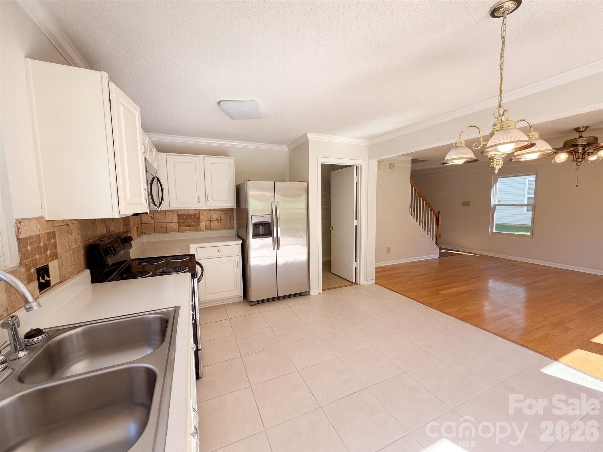 Single Family Residence at 6807 Wandering Creek Drive, Charlotte, photo 6 of 40