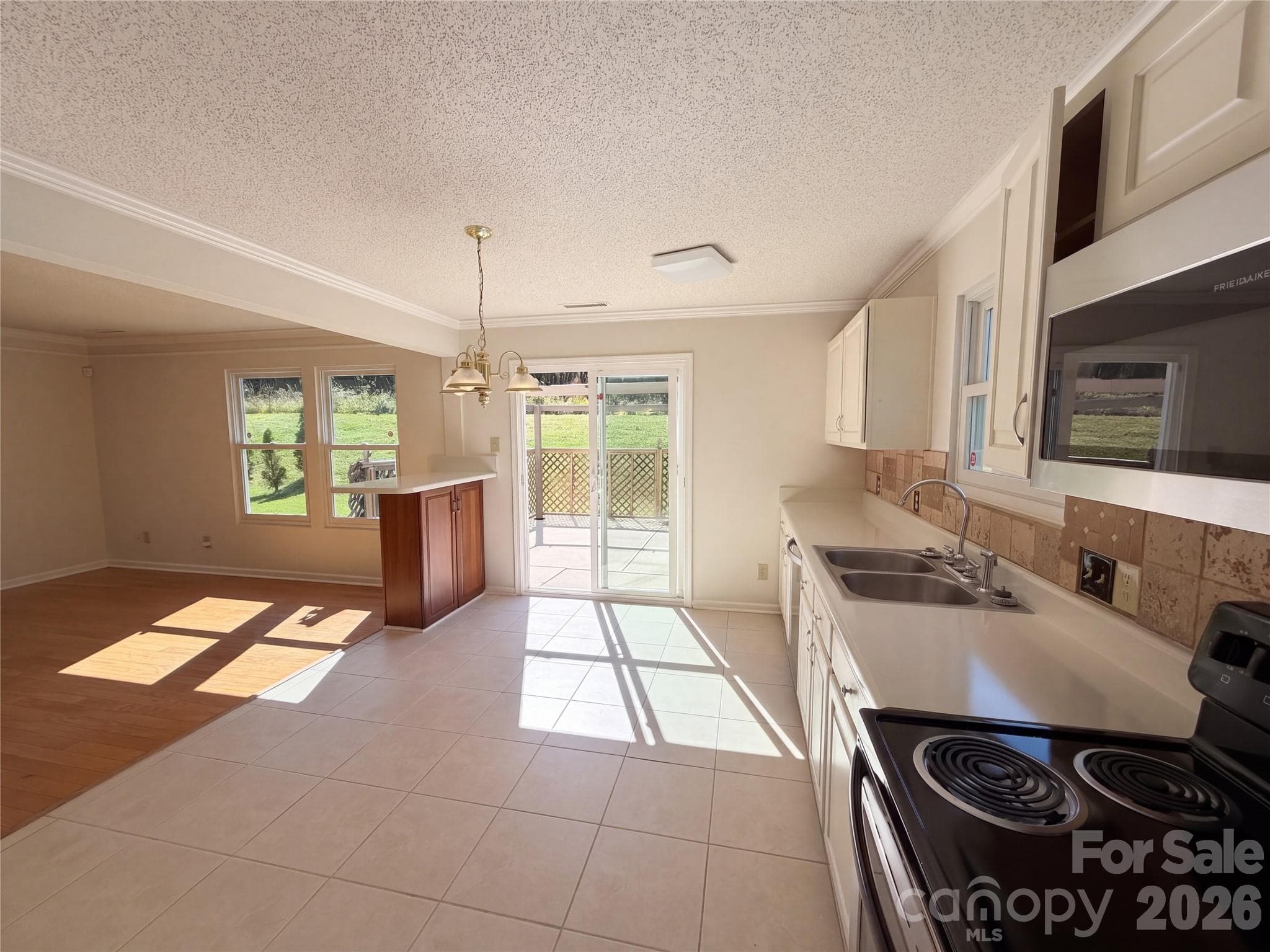 Single Family Residence at 6807 Wandering Creek Drive, Charlotte, photo 27 of 40