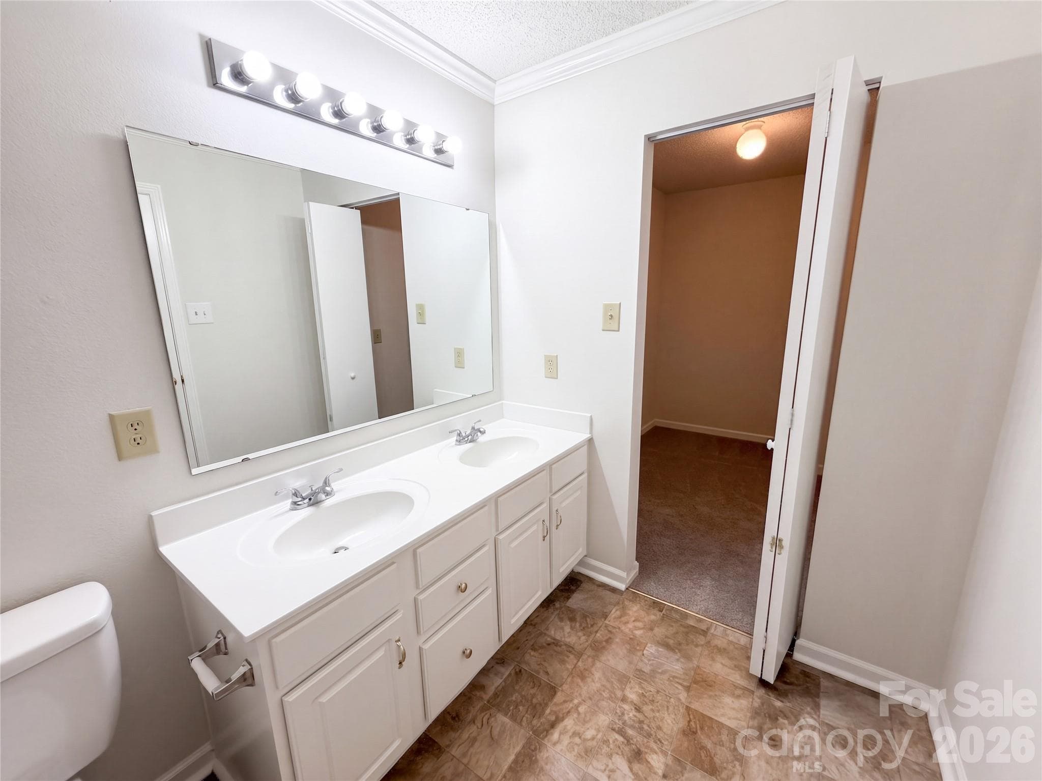 Single Family Residence at 6807 Wandering Creek Drive, Charlotte, photo 29 of 40