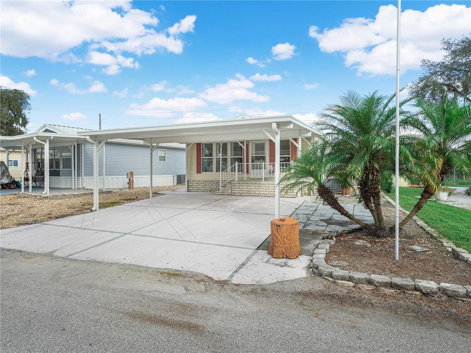 Manufactured Home at 58 SILVERSIDES ST, LAKE WALES, photo 3 of 48