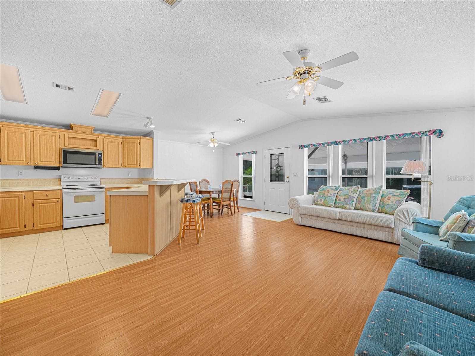 Manufactured Home at 58 SILVERSIDES ST, LAKE WALES, photo 4 of 48