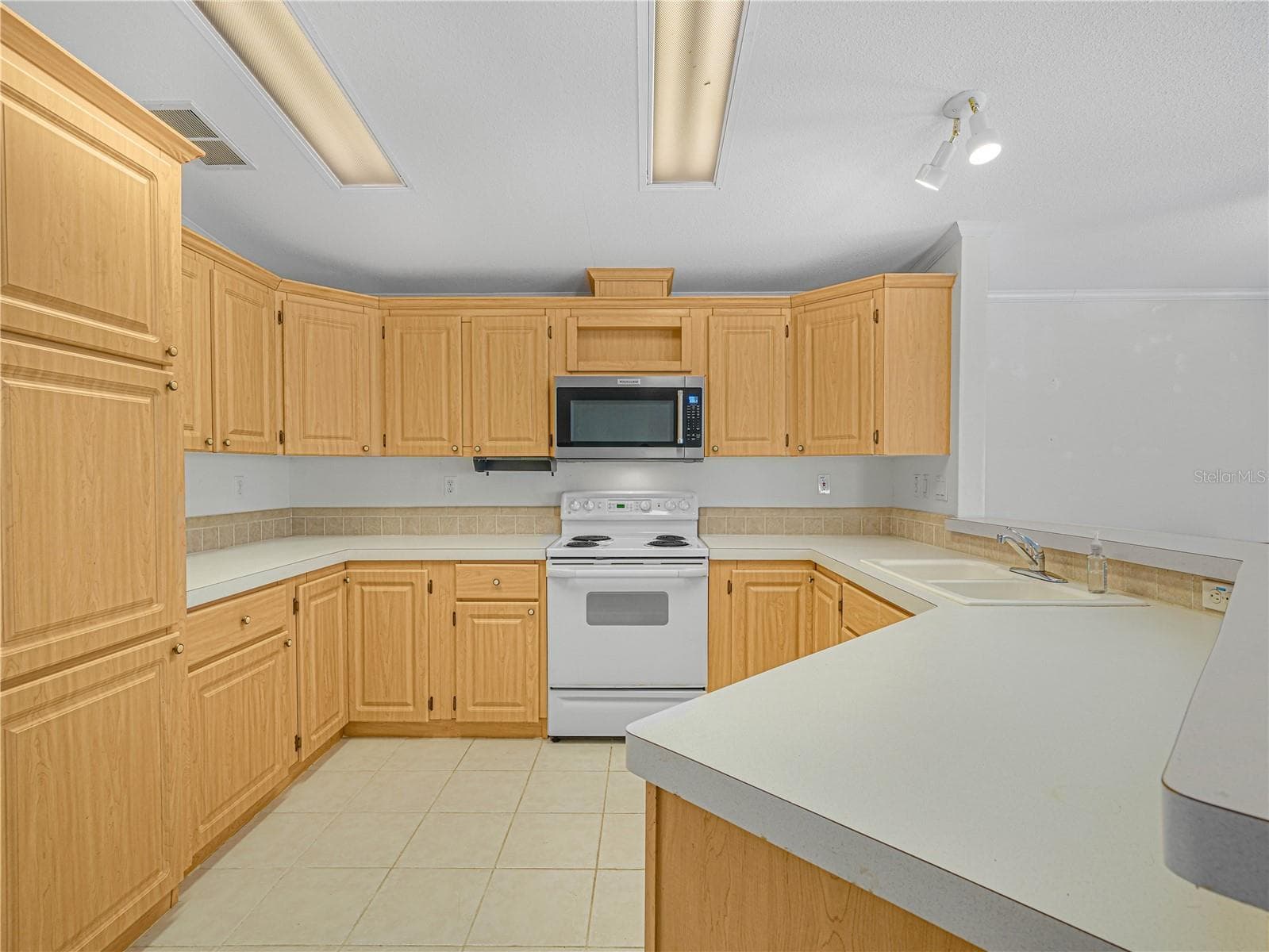 Manufactured Home at 58 SILVERSIDES ST, LAKE WALES, photo 12 of 48