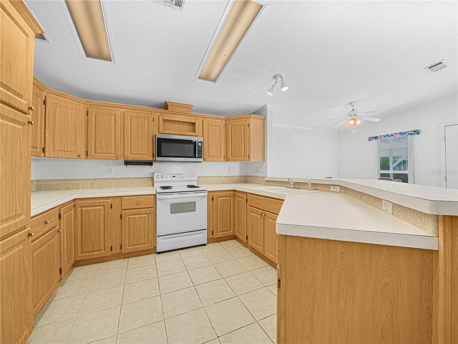 Manufactured Home at 58 SILVERSIDES ST, LAKE WALES, photo 13 of 48