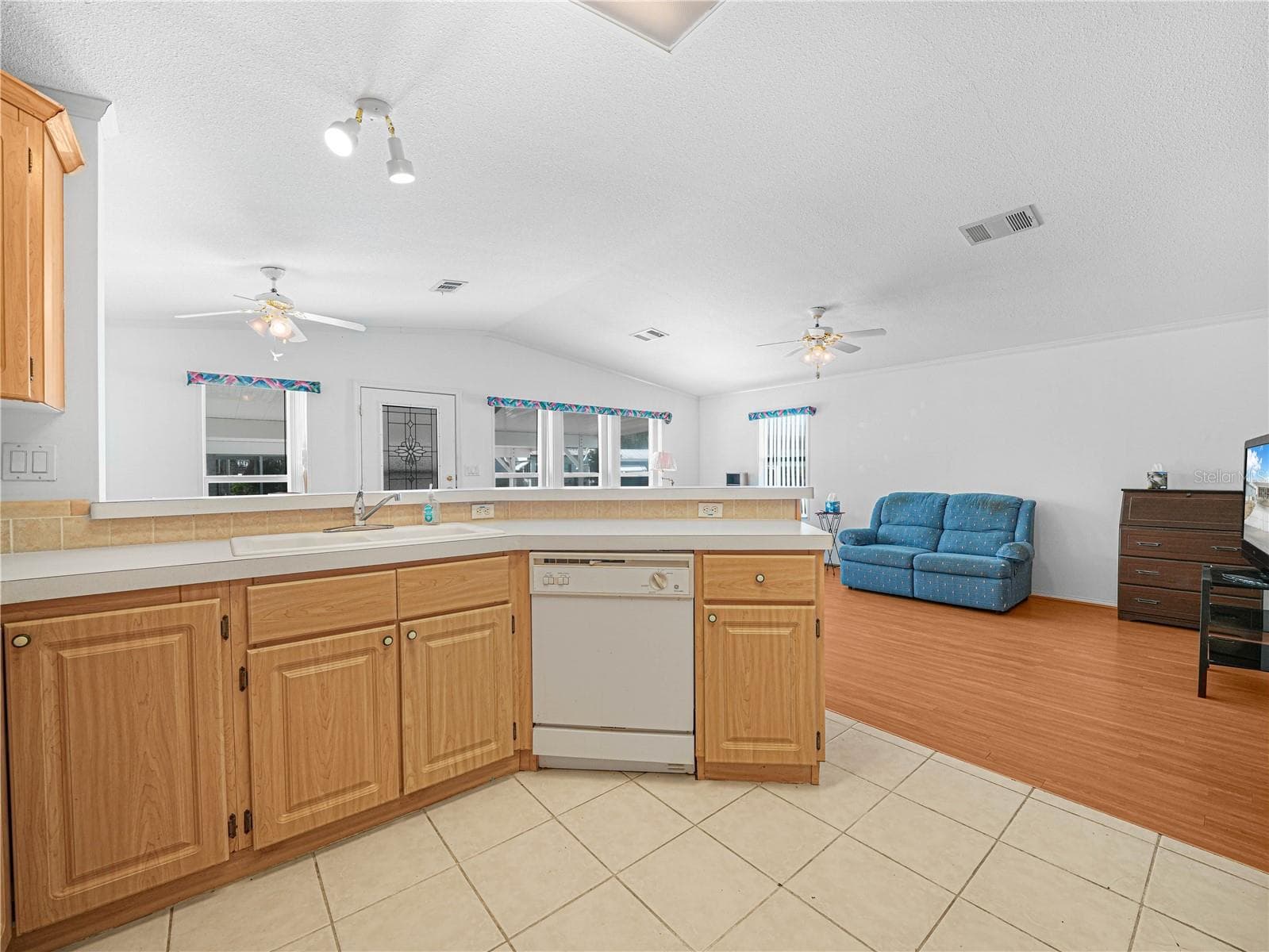 Manufactured Home at 58 SILVERSIDES ST, LAKE WALES, photo 15 of 48