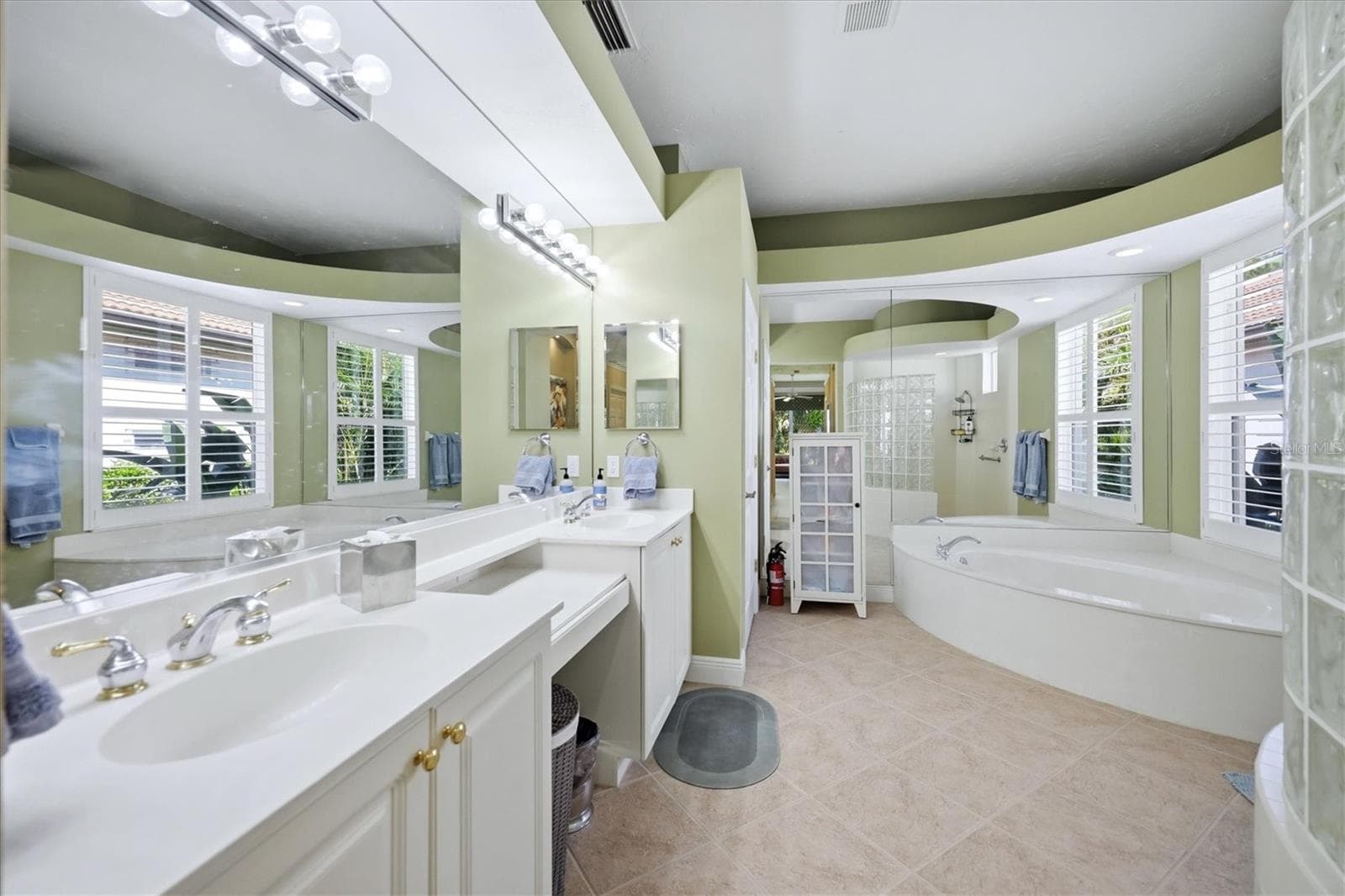 Single Family Residence at 8147 ABINGDON CT, UNIVERSITY PARK, photo 20 of 77