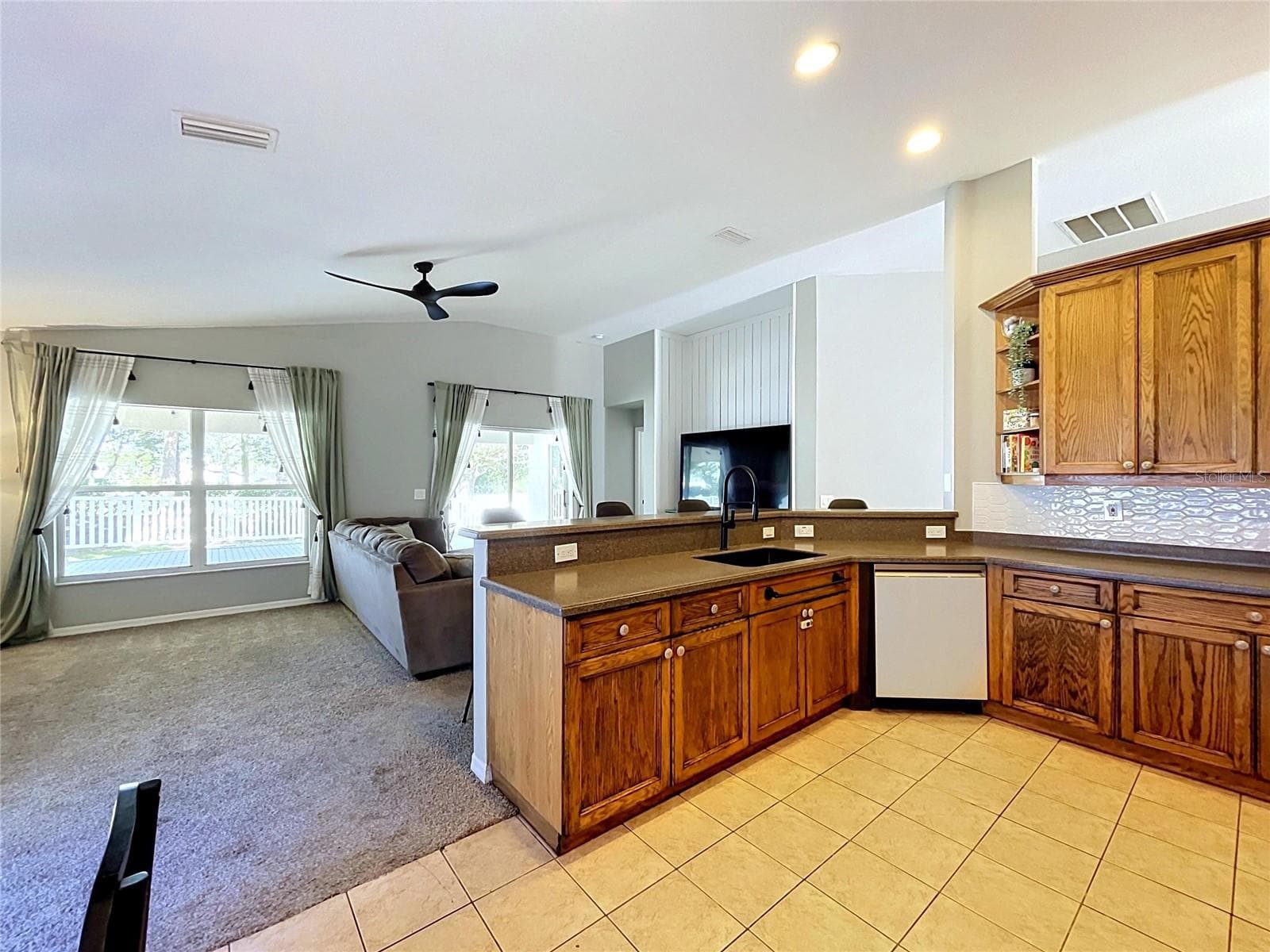 Single Family Residence at 11607 MOUNTAIN BAY DR, RIVERVIEW, photo 20 of 97