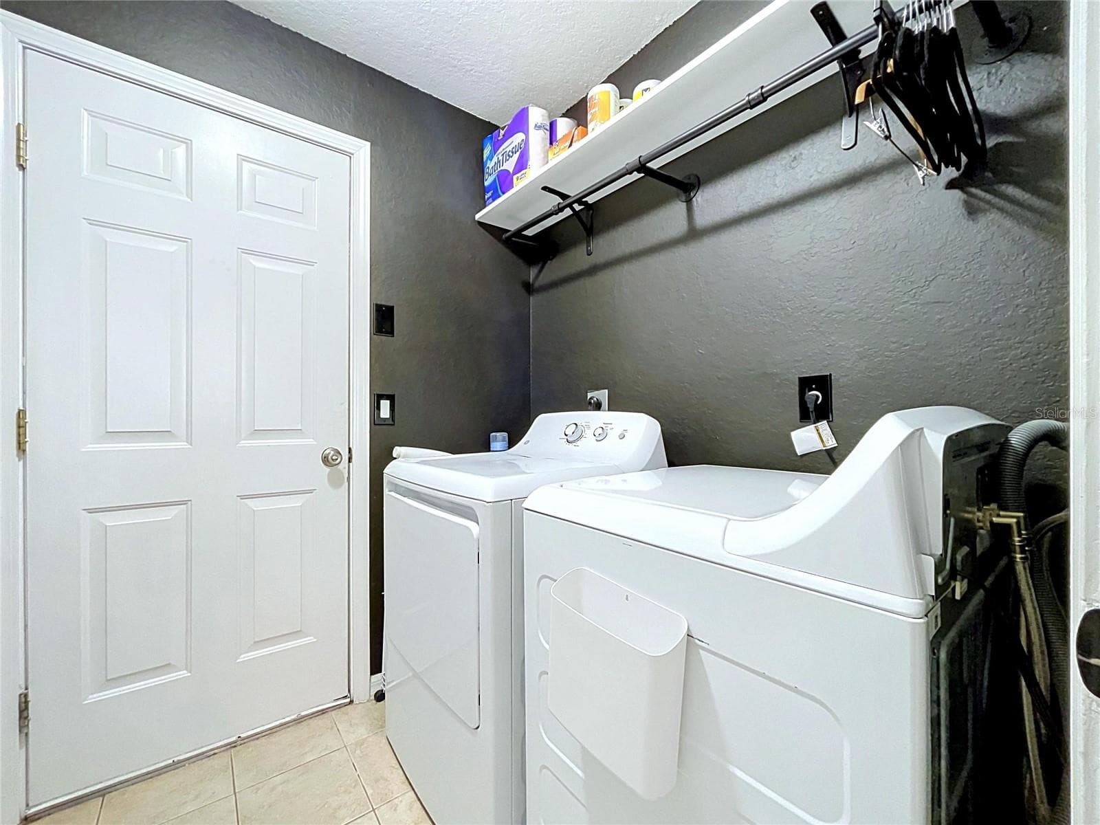 Single Family Residence at 11607 MOUNTAIN BAY DR, RIVERVIEW, photo 27 of 97
