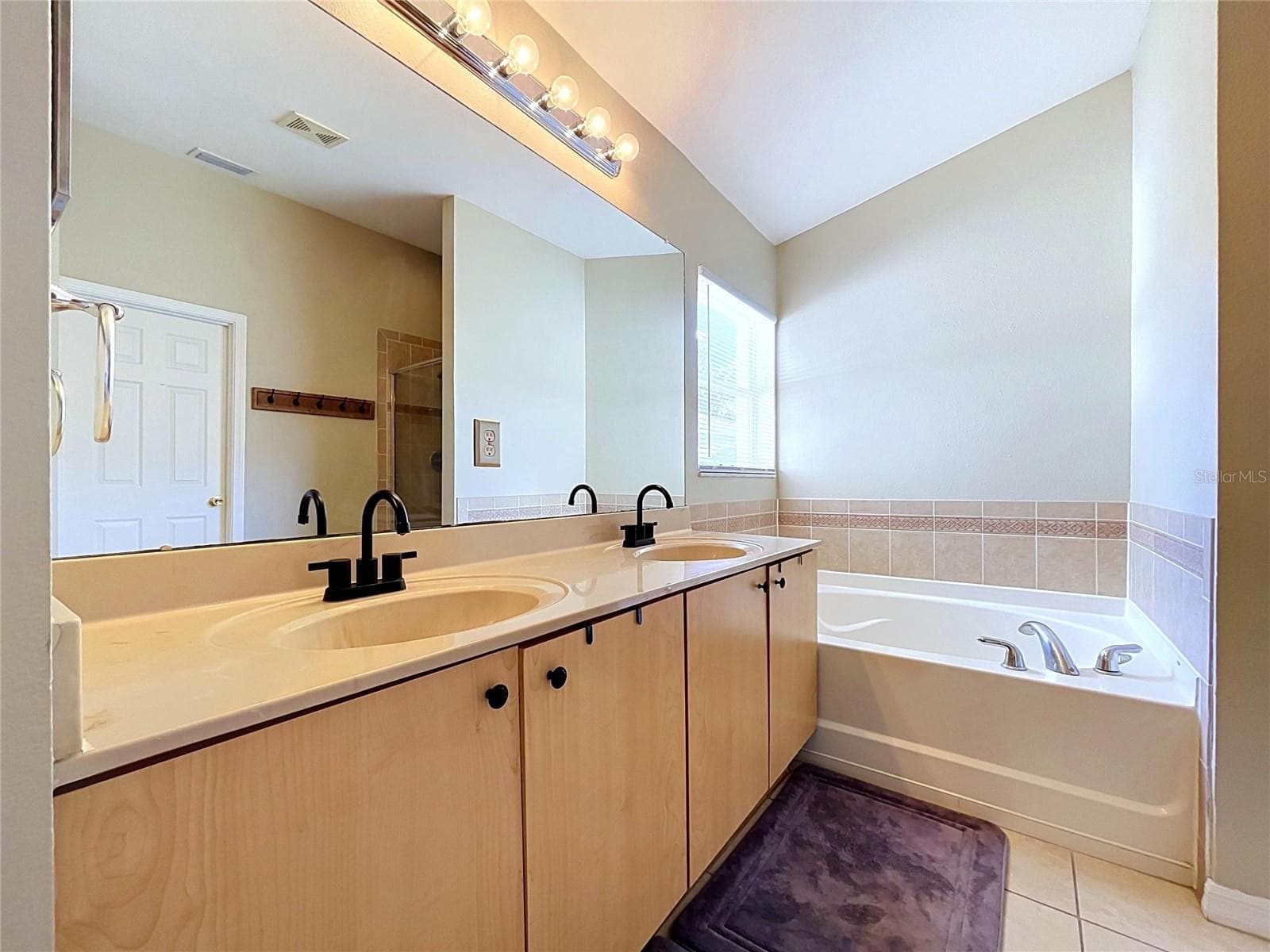 Single Family Residence at 11607 MOUNTAIN BAY DR, RIVERVIEW, photo 32 of 97