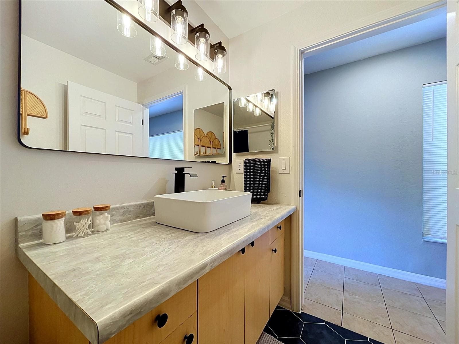 Single Family Residence at 11607 MOUNTAIN BAY DR, RIVERVIEW, photo 43 of 97