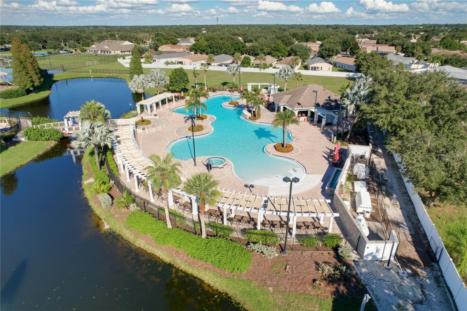 Single Family Residence at 11607 MOUNTAIN BAY DR, RIVERVIEW, photo 62 of 97