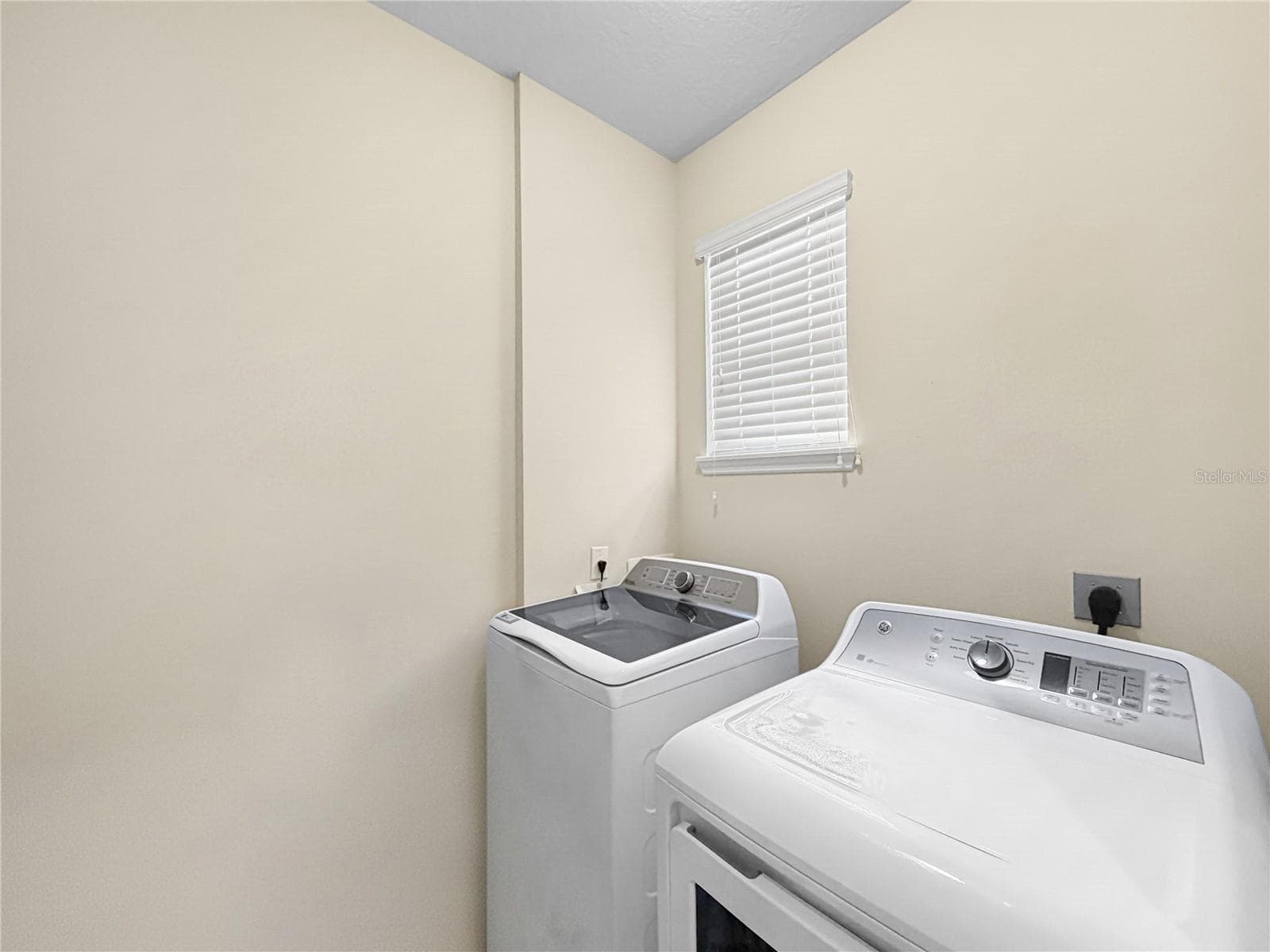 Indoor laundry room located downstairs - 9662 WATERWAY PASSAGE DR, WINTER GARDEN
