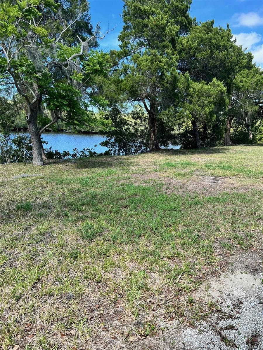 Single Family Residence at 5275 MILLER BAYOU DR, PORT RICHEY, photo 18 of 19