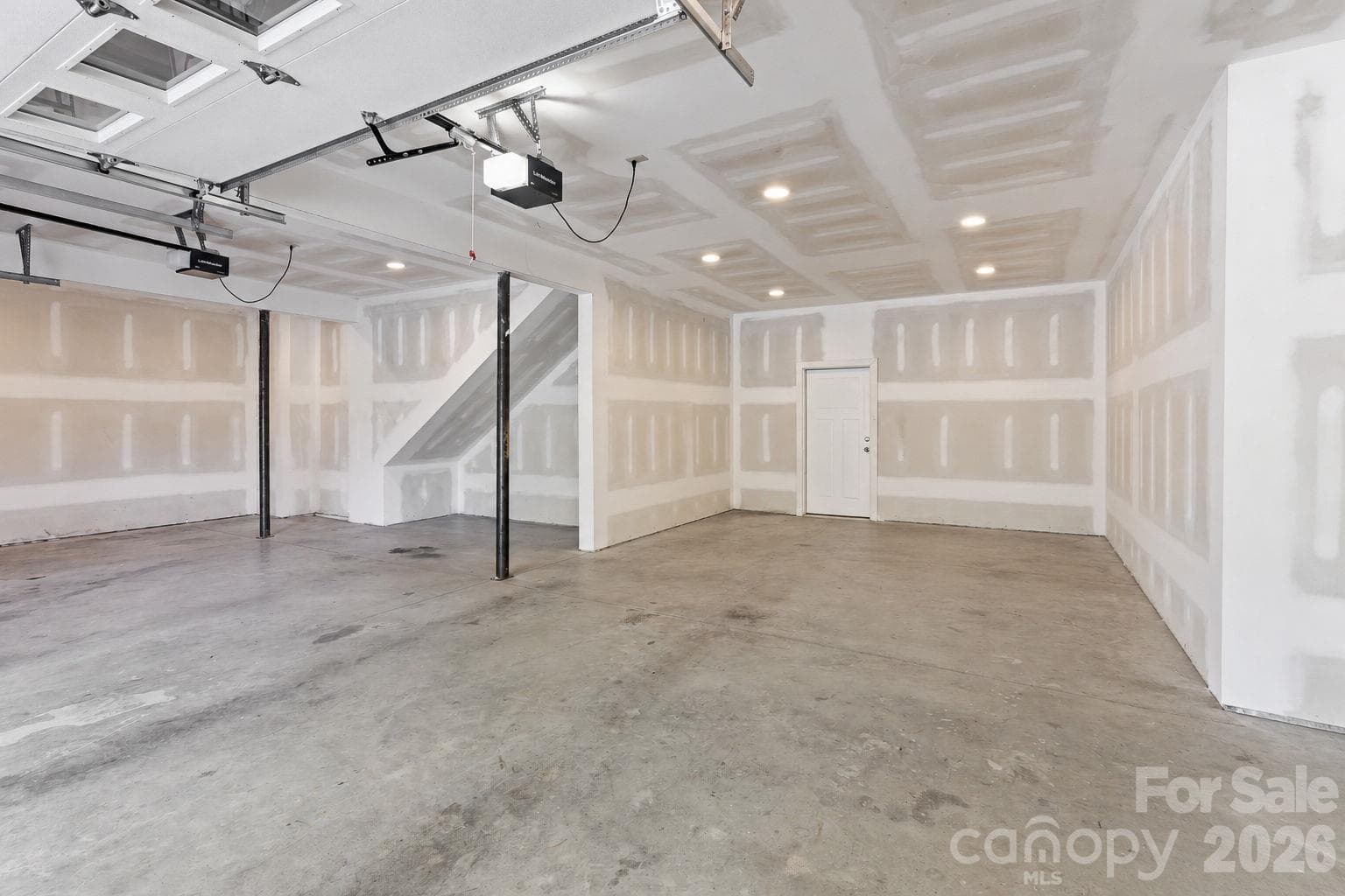 2 Car Garage - 39 Williams Cove Road, Black Mountain