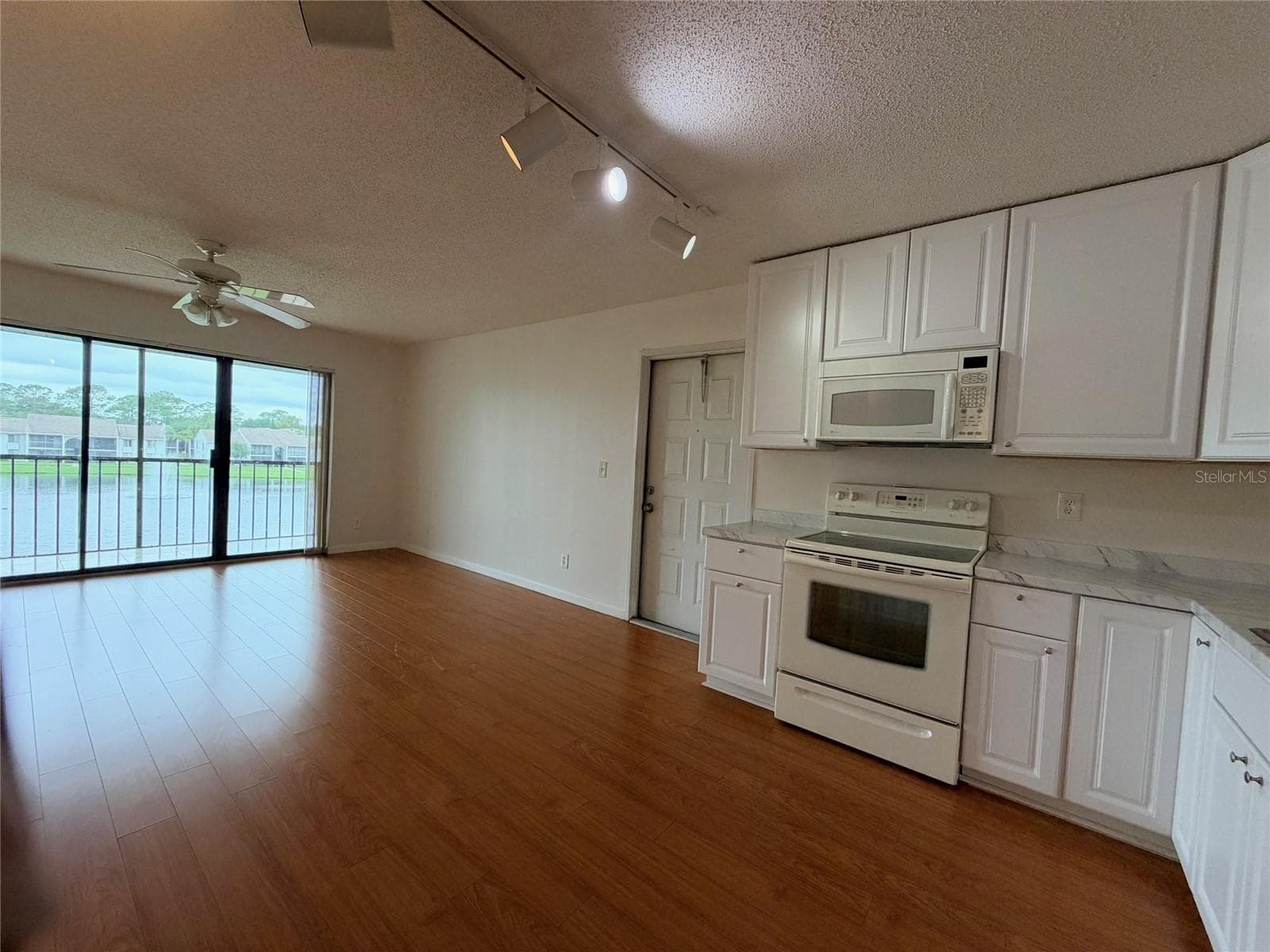 Condominium at 8209 SUN SPRING CIR #73, ORLANDO, photo 3 of 15