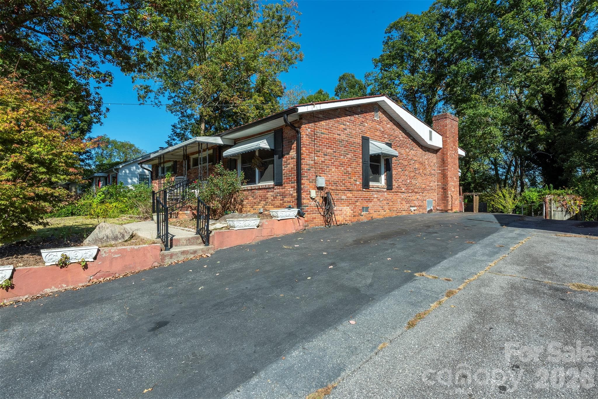 Single Family Residence at 163 Carrier Street, Asheville, photo 4 of 42