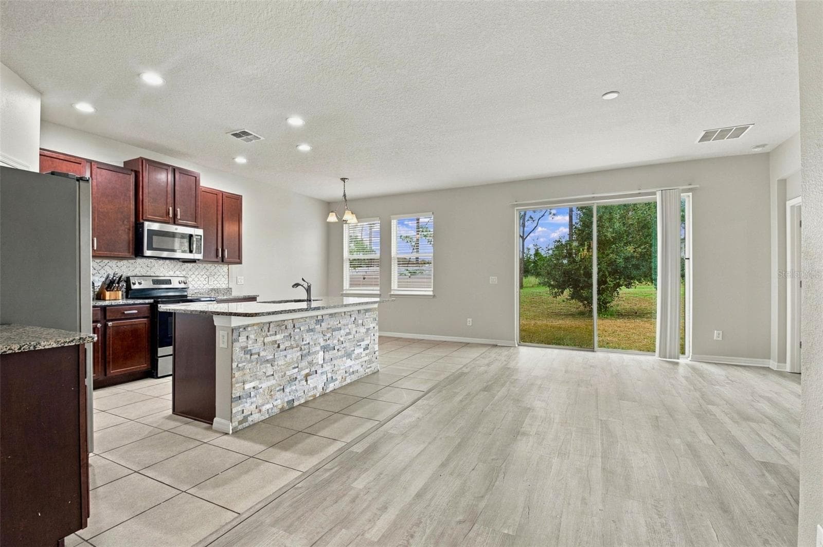 Single Family Residence at 1135 GARRETT GILLIAM DR, OCOEE, photo 6 of 40