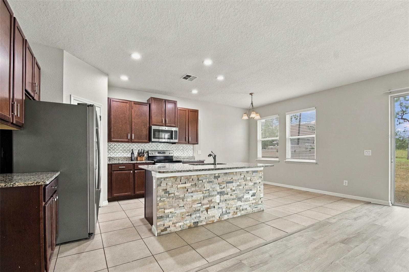 Single Family Residence at 1135 GARRETT GILLIAM DR, OCOEE, photo 7 of 40