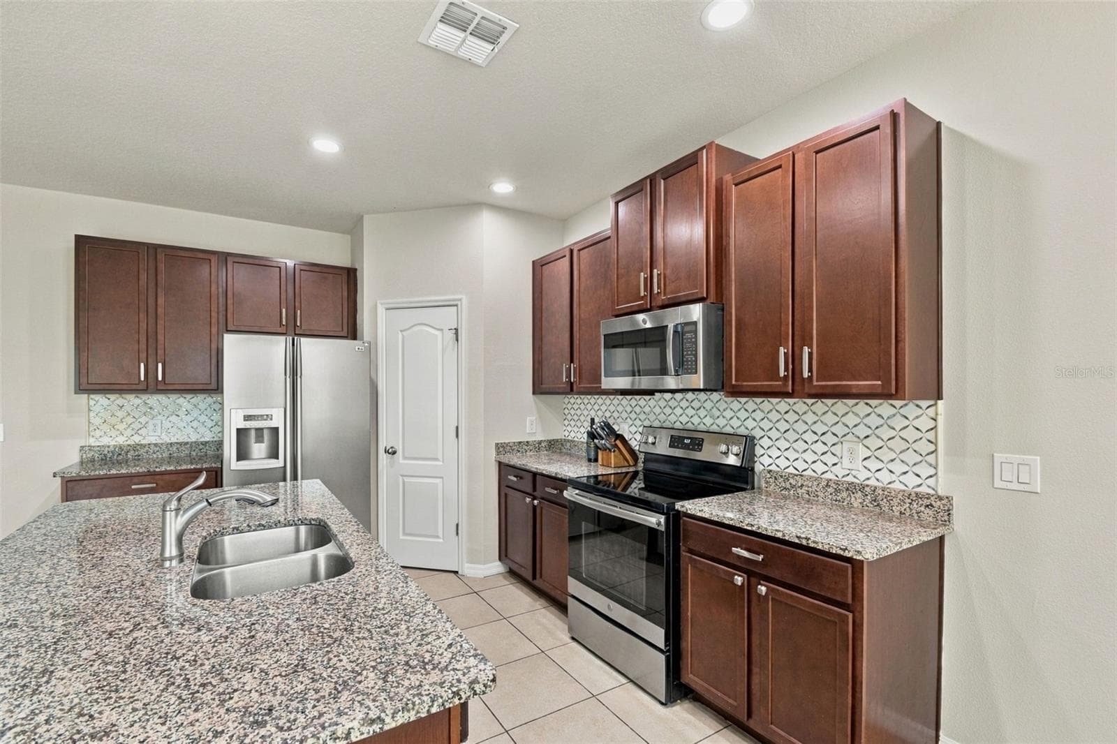 Single Family Residence at 1135 GARRETT GILLIAM DR, OCOEE, photo 11 of 40