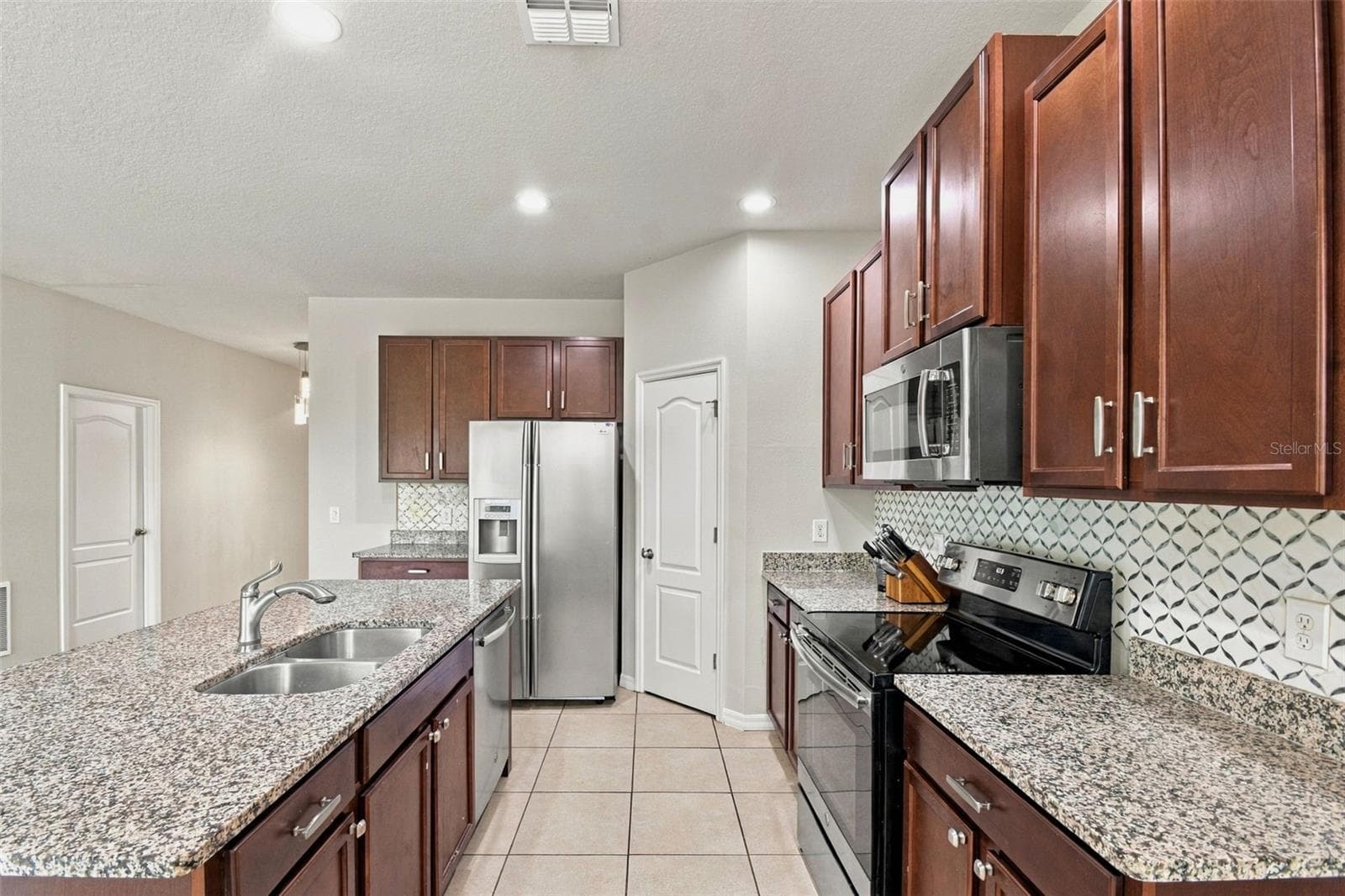 Single Family Residence at 1135 GARRETT GILLIAM DR, OCOEE, photo 12 of 40