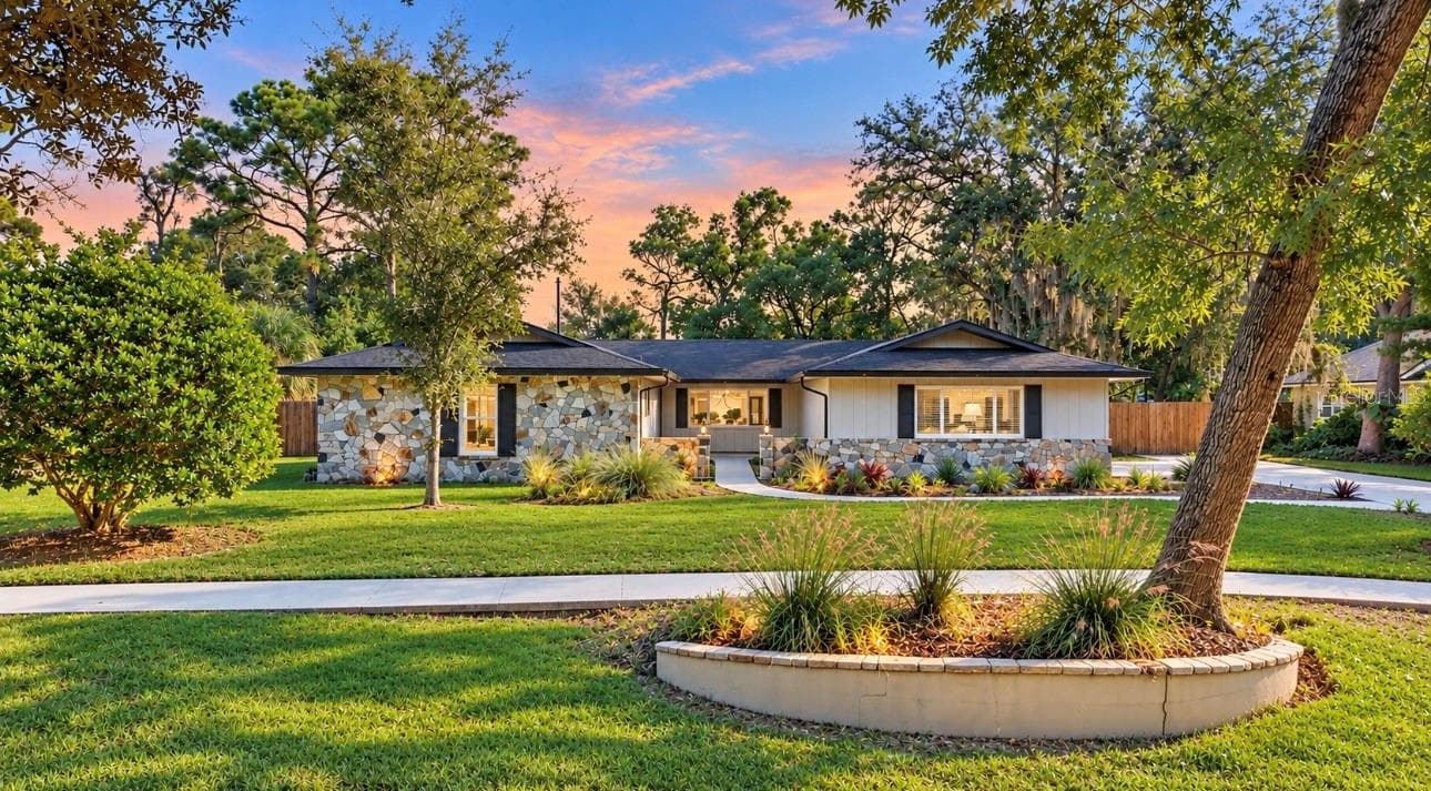 207 ROYAL OAKS CIR