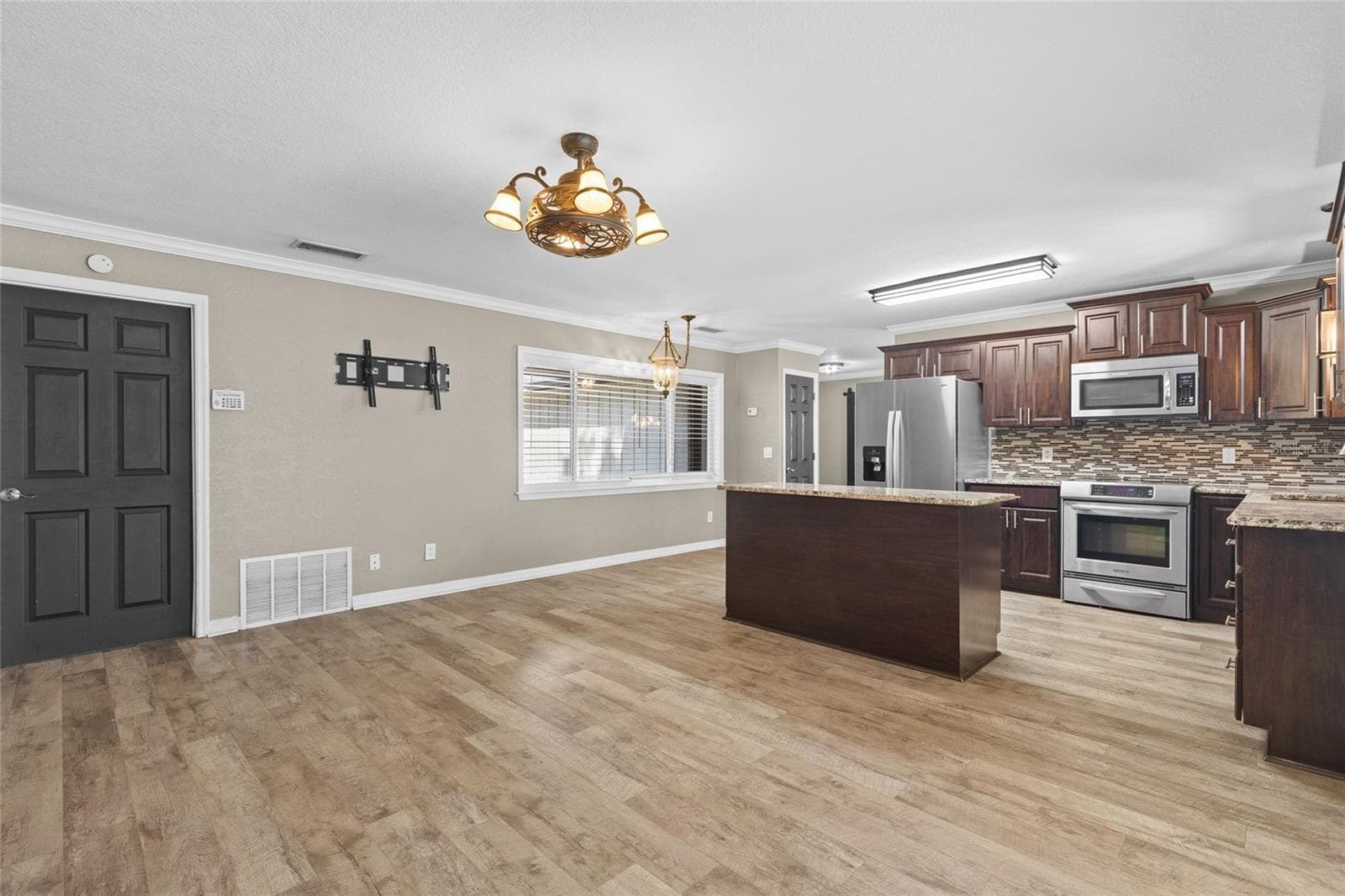Single Family Residence at 207 ROYAL OAKS CIR, LONGWOOD, photo 9 of 52