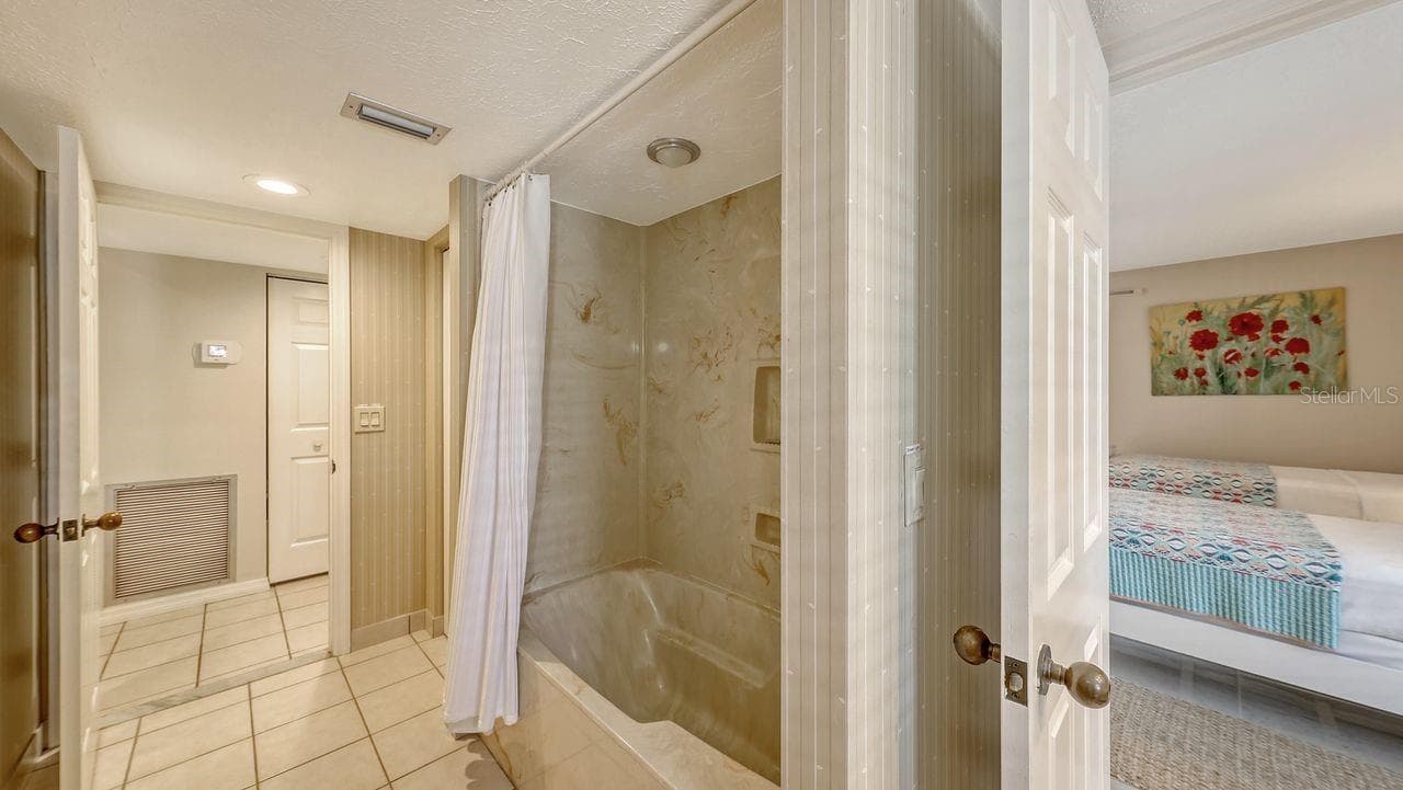 Duplex at 126 AVENIDA VENECCIA, SARASOTA, photo 14 of 67