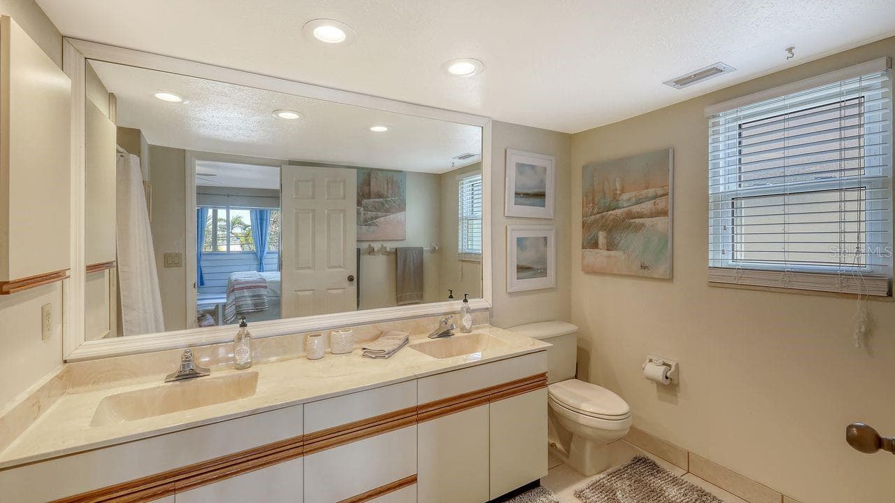 Duplex at 126 AVENIDA VENECCIA, SARASOTA, photo 19 of 67