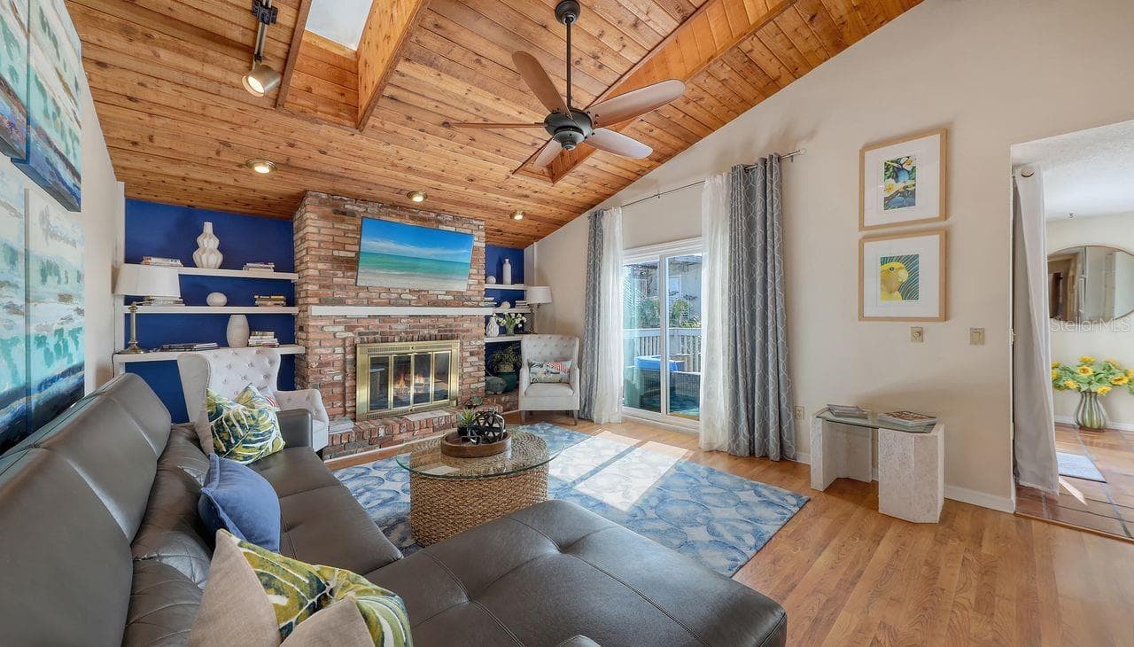 Duplex at 126 AVENIDA VENECCIA, SARASOTA, photo 25 of 67