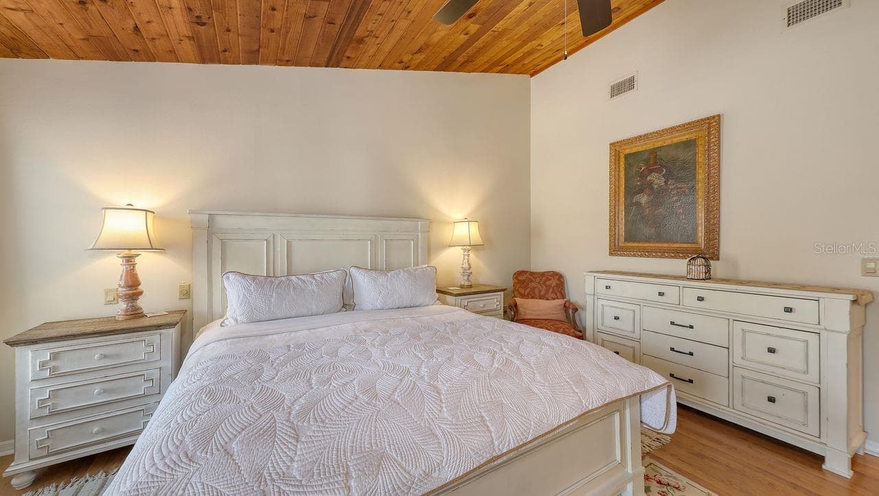 Duplex at 126 AVENIDA VENECCIA, SARASOTA, photo 27 of 67