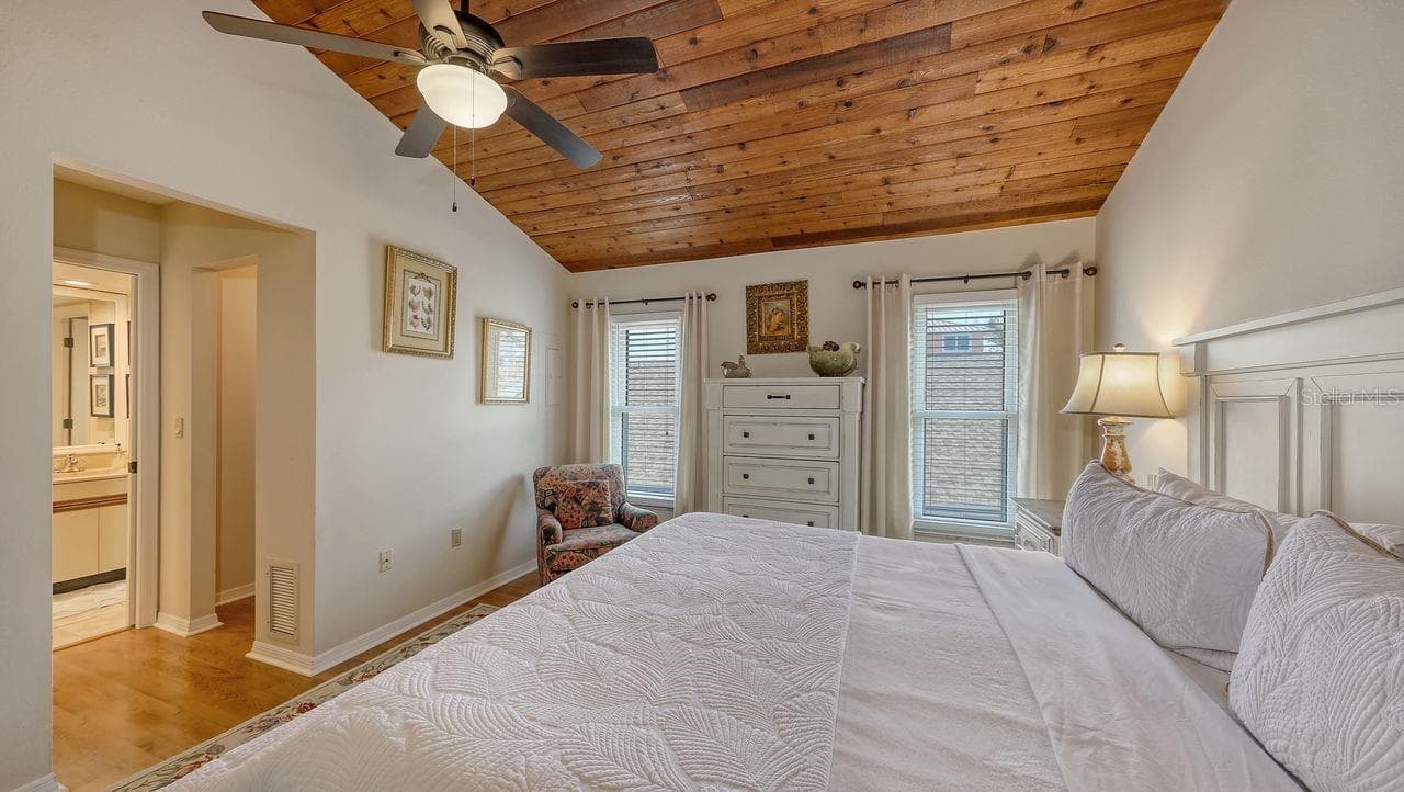 Duplex at 126 AVENIDA VENECCIA, SARASOTA, photo 28 of 67