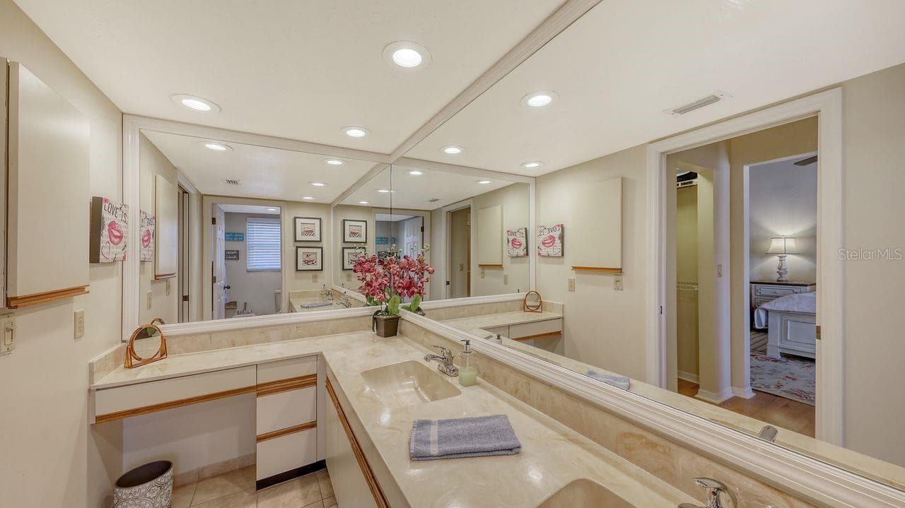 Duplex at 126 AVENIDA VENECCIA, SARASOTA, photo 29 of 67