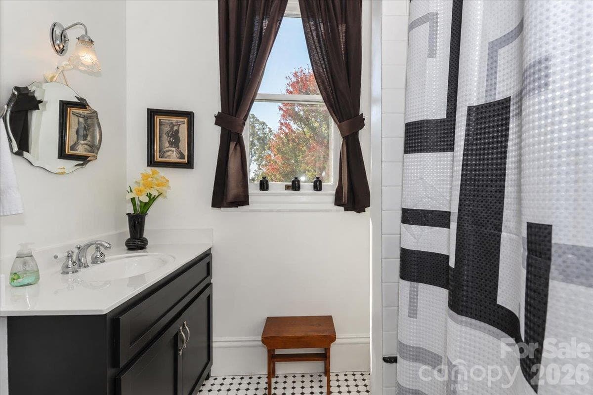 Upstairs Bathroom - 403 W Front Street, Statesville