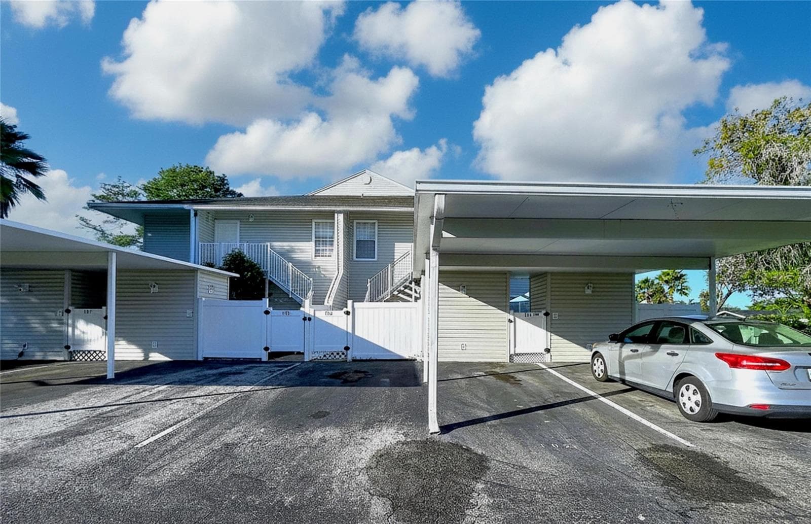 Condominium at 8350 SAVANNAH TRACE CIR #102, TAMPA, photo 6 of 105