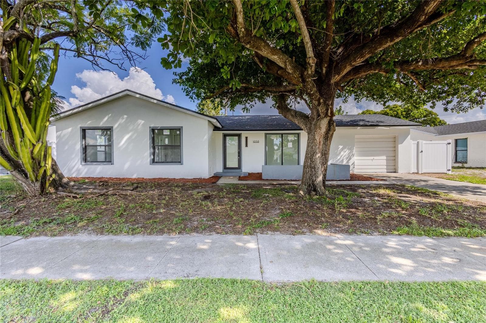 1038 RIDGEWAY DR