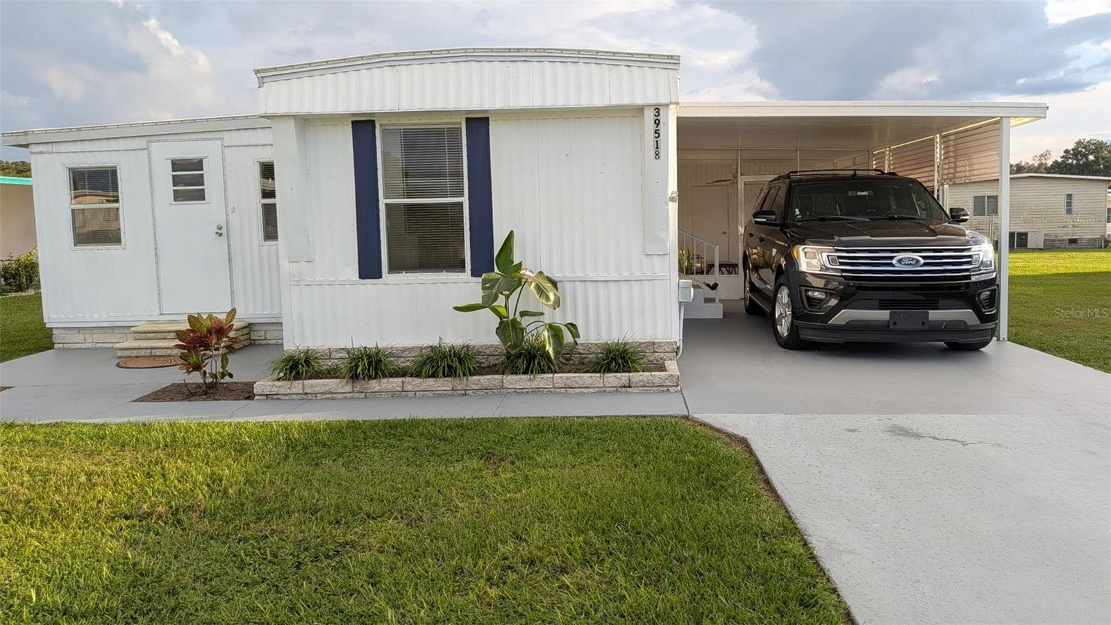 Manufactured Home at 39518 STERLING DR, ZEPHYRHILLS, photo 2 of 27