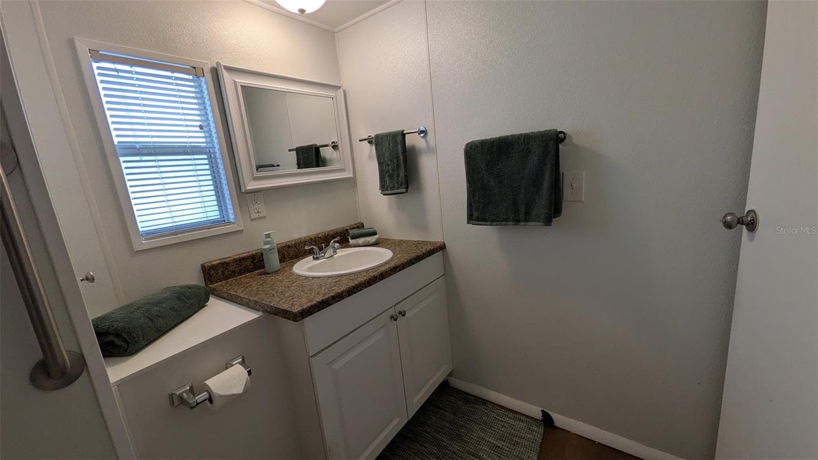Manufactured Home at 39518 STERLING DR, ZEPHYRHILLS, photo 21 of 27
