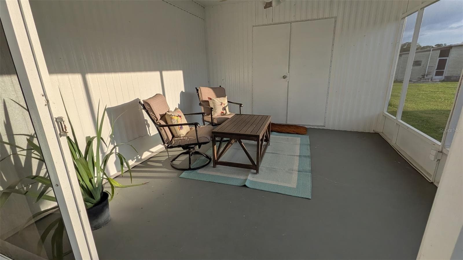 Screened Patio - 39518 STERLING DR, ZEPHYRHILLS