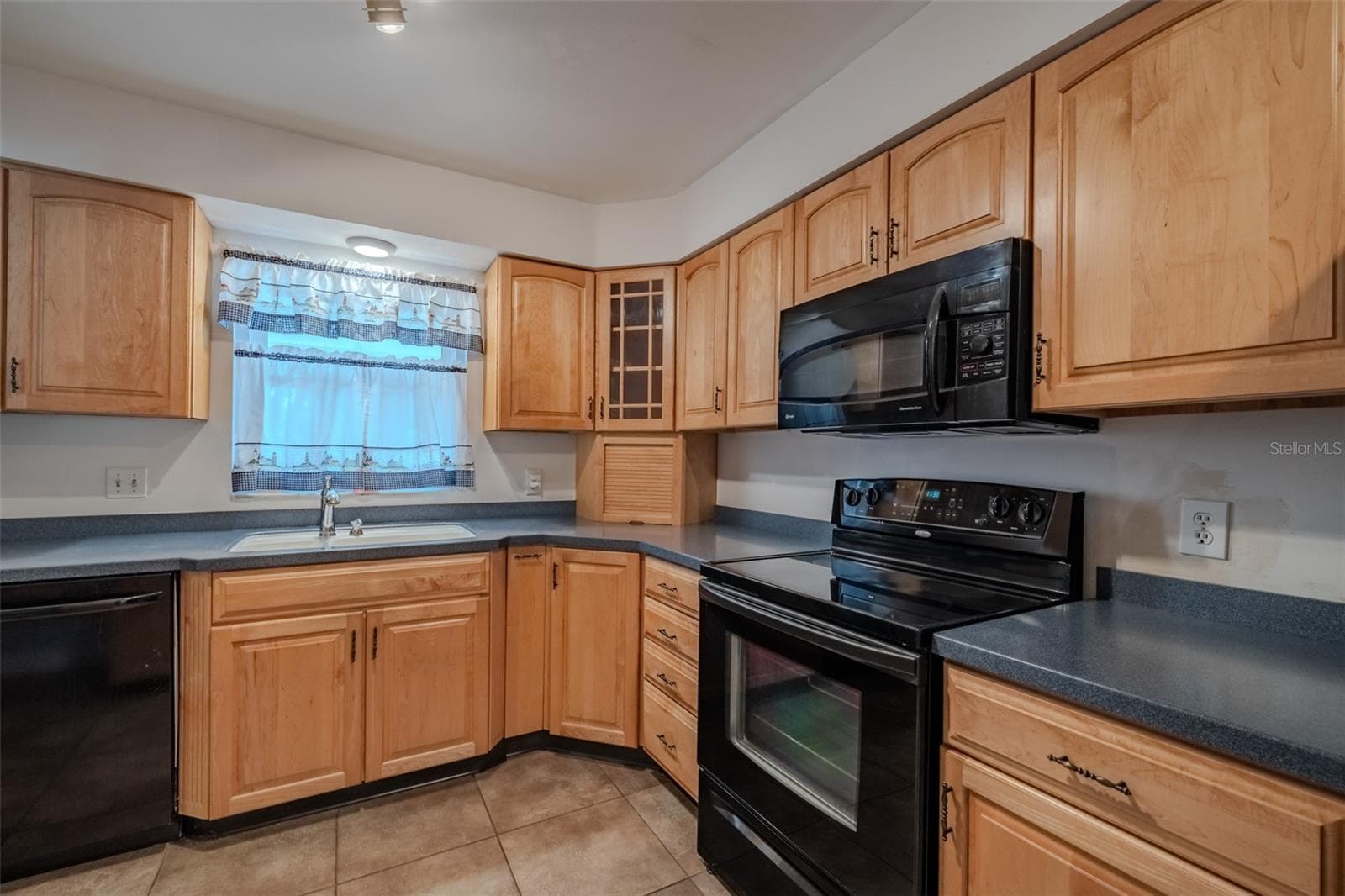 Single Family Residence at 3302 KING RICHARD, SEFFNER, photo 12 of 49