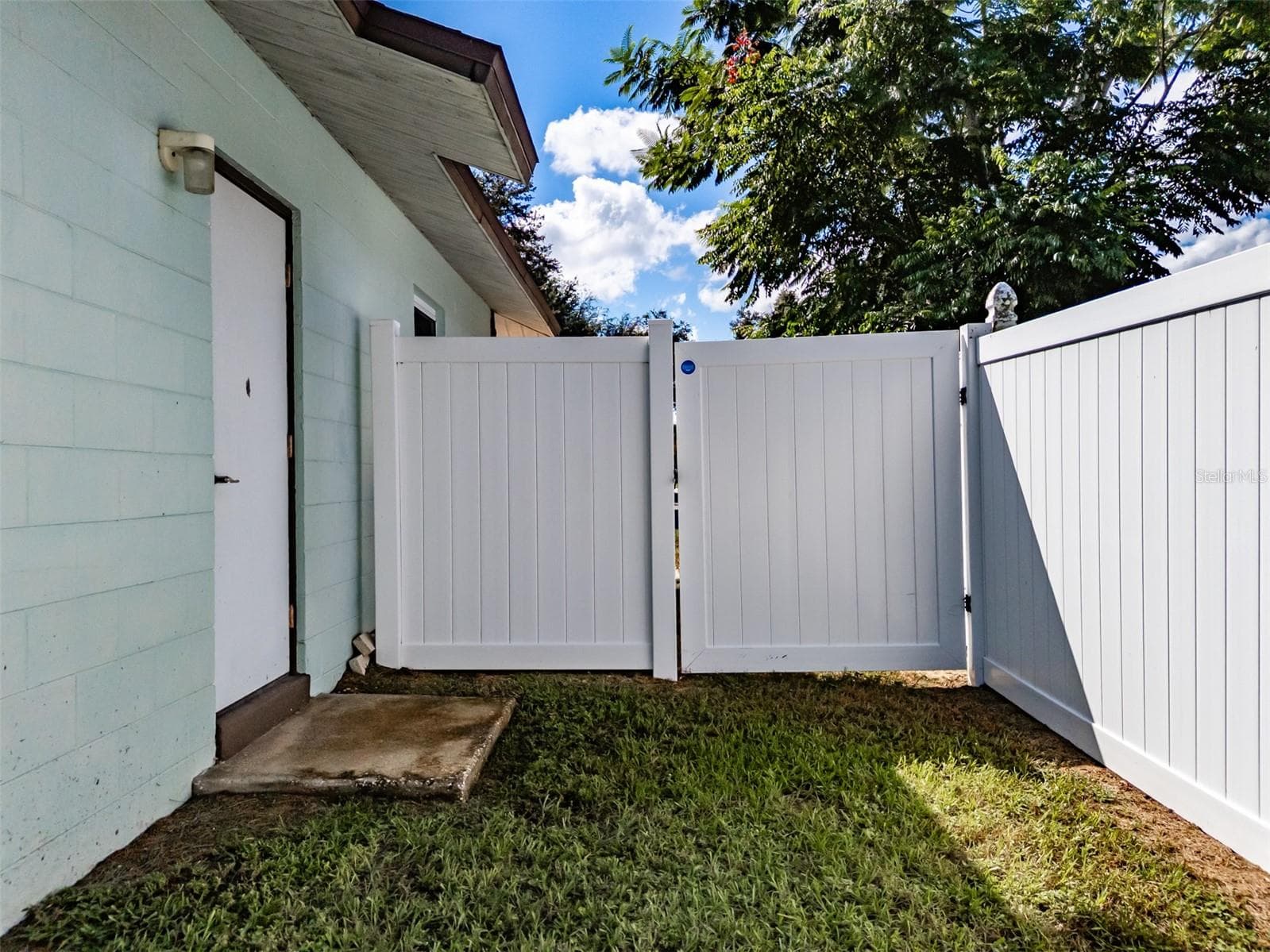 Single Family Residence at 3302 KING RICHARD, SEFFNER, photo 46 of 49