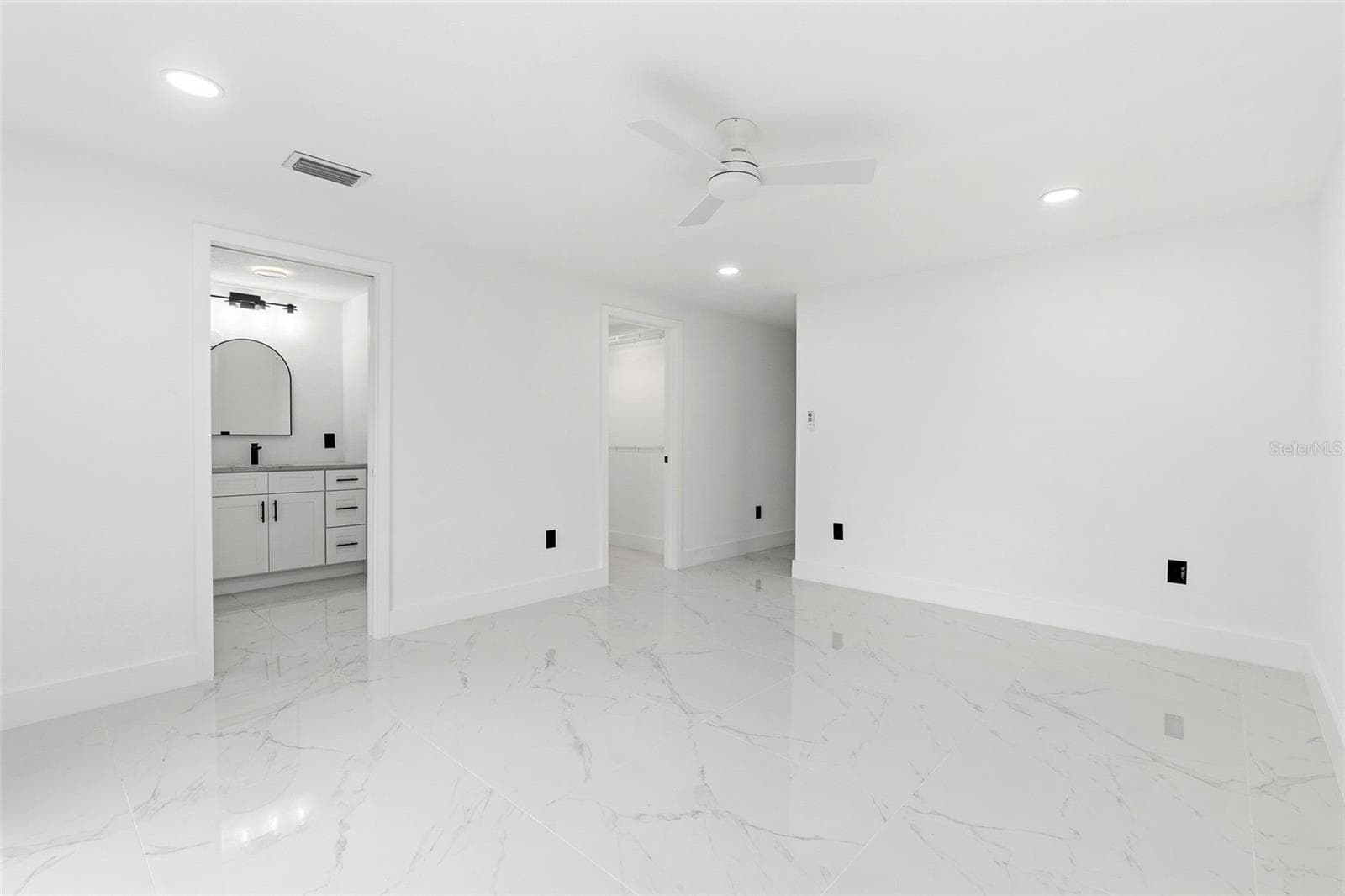 Single Family Residence at 5308 BLACK PINE DR, TAMPA, photo 11 of 28