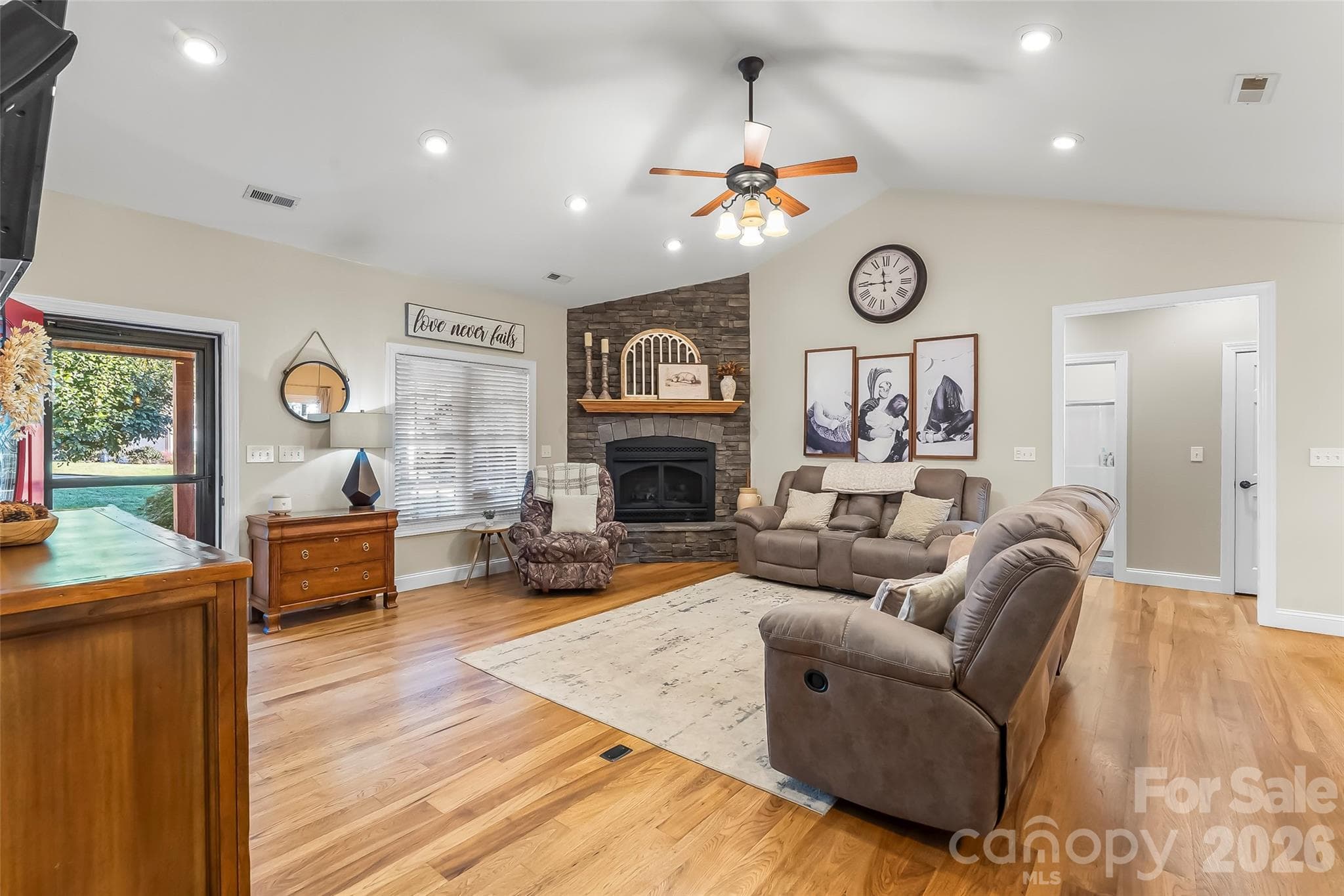 Single Family Residence at 410 Timberland Drive, Marion, photo 6 of 46
