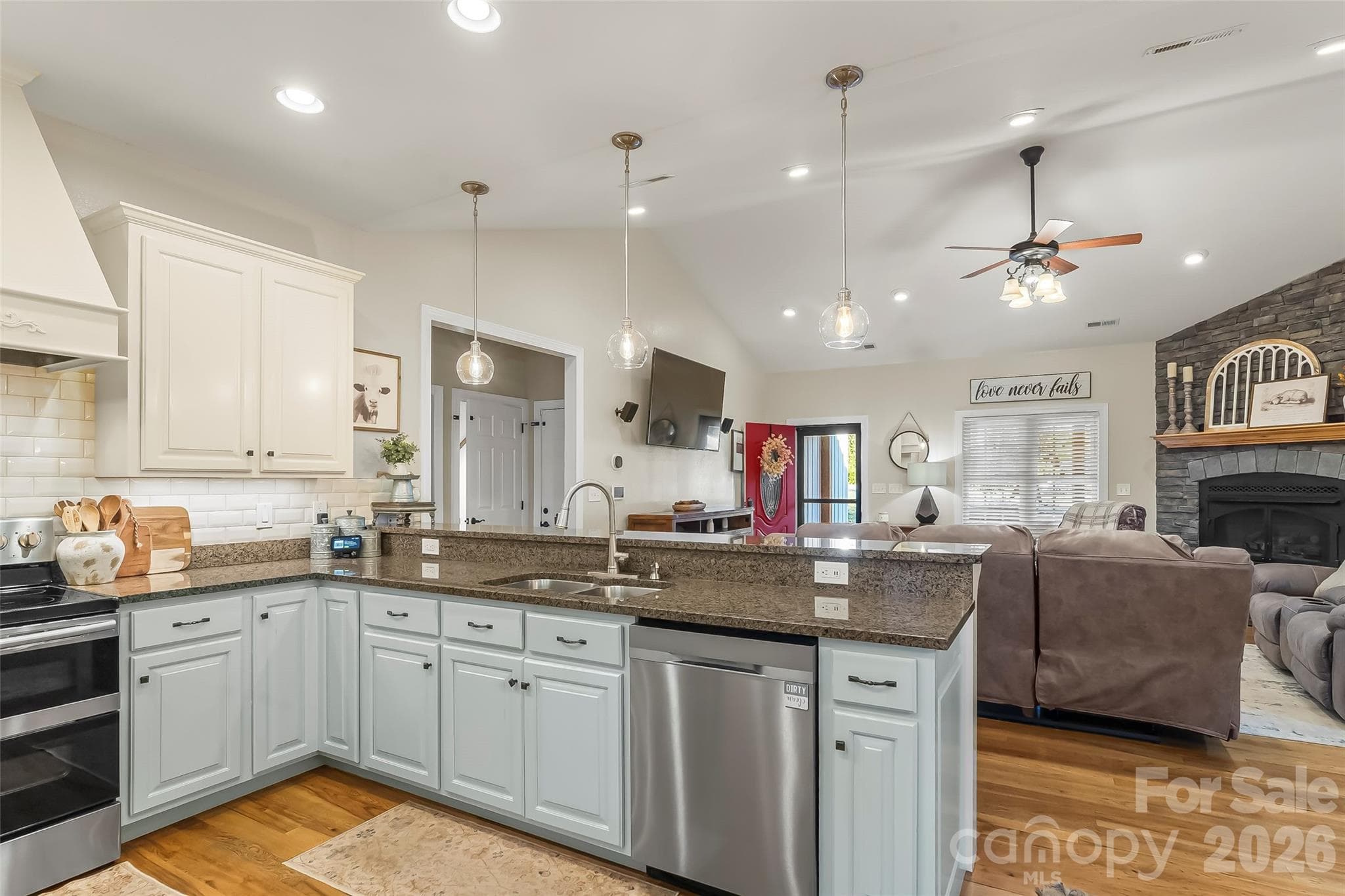 Single Family Residence at 410 Timberland Drive, Marion, photo 11 of 46